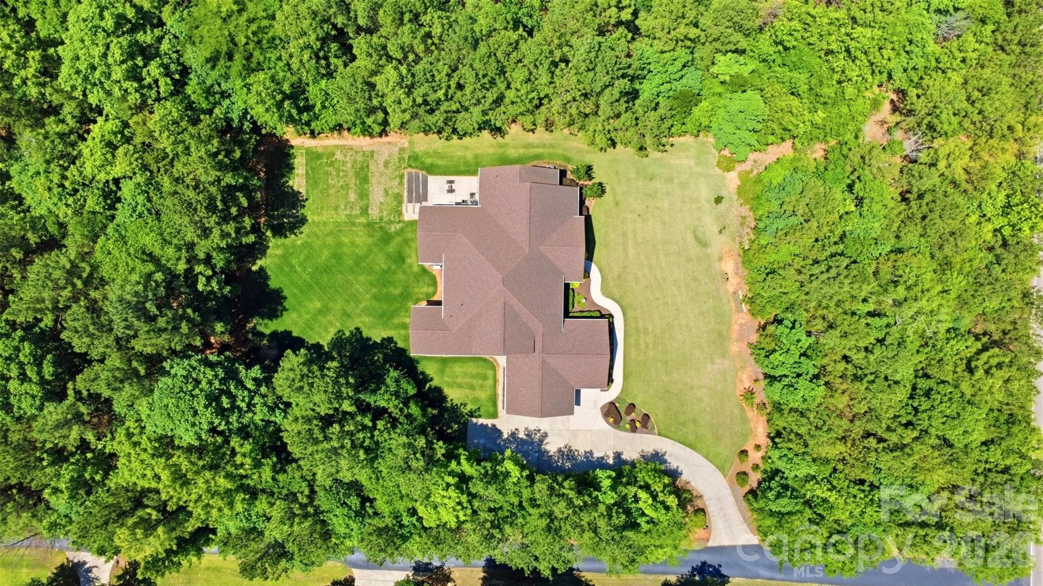 Single Family Residence at 2006 Eagle Point Estate, Lancaster, photo 3 of 48