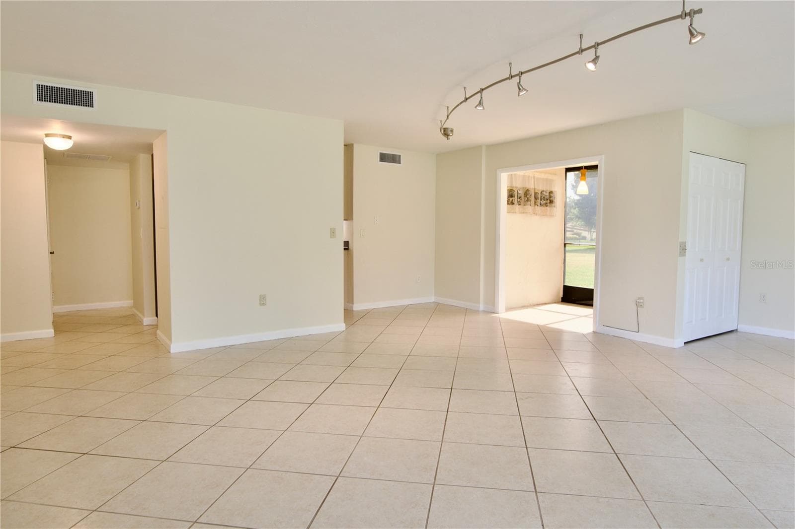 Large living area - 625 WHITE PINE TREE RD #23, VENICE