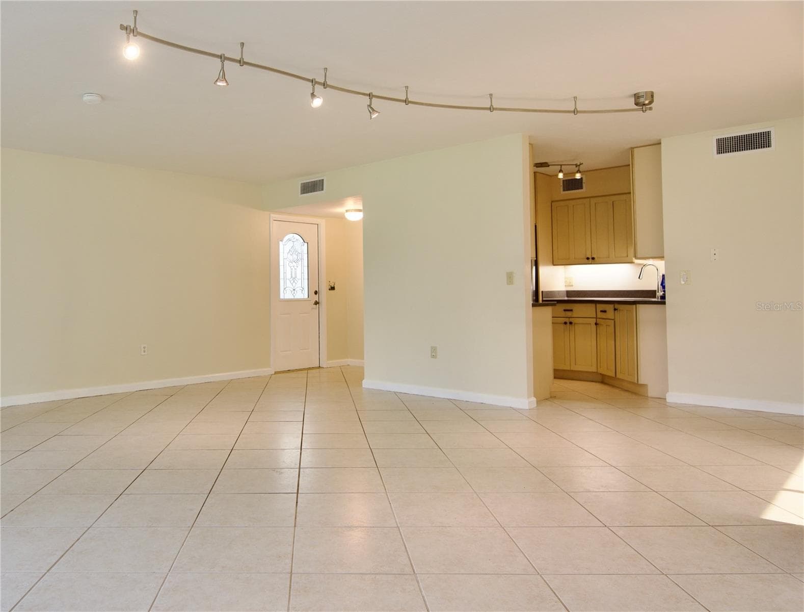 Large living area - 625 WHITE PINE TREE RD #23, VENICE