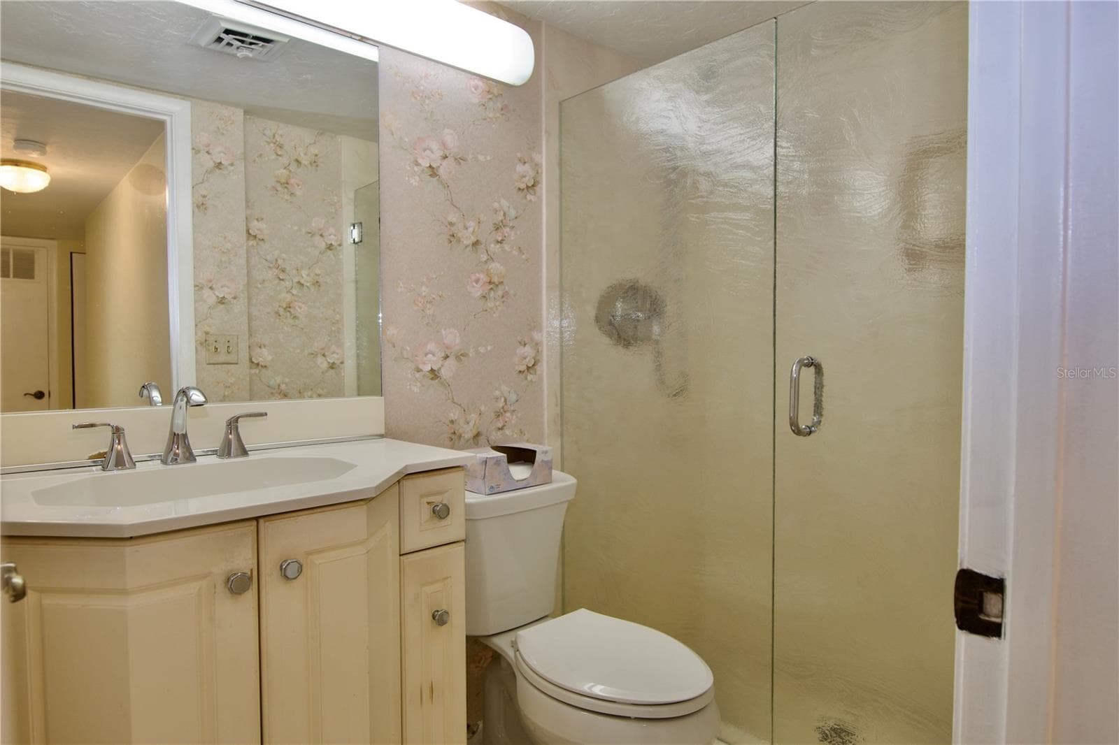 Guest Bathroom - 625 WHITE PINE TREE RD #23, VENICE