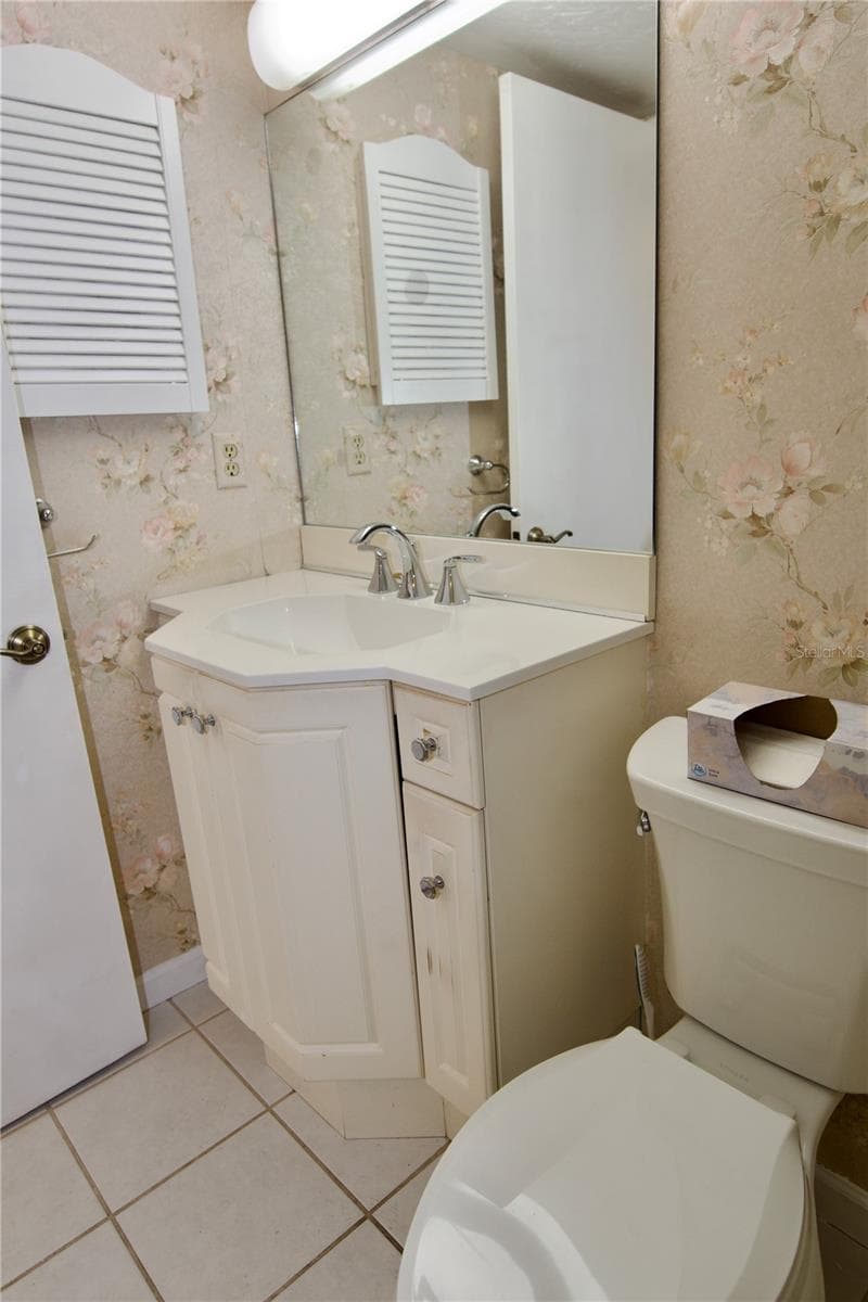 Guest Bathroom - 625 WHITE PINE TREE RD #23, VENICE