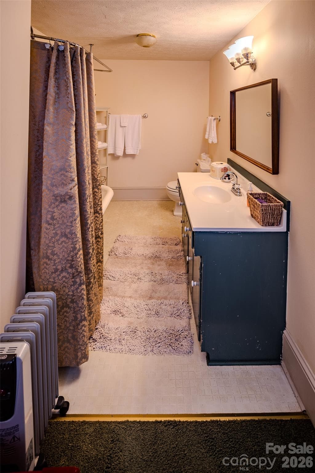Taylor House Inn - Main Level Primary Suite - Banner Elk