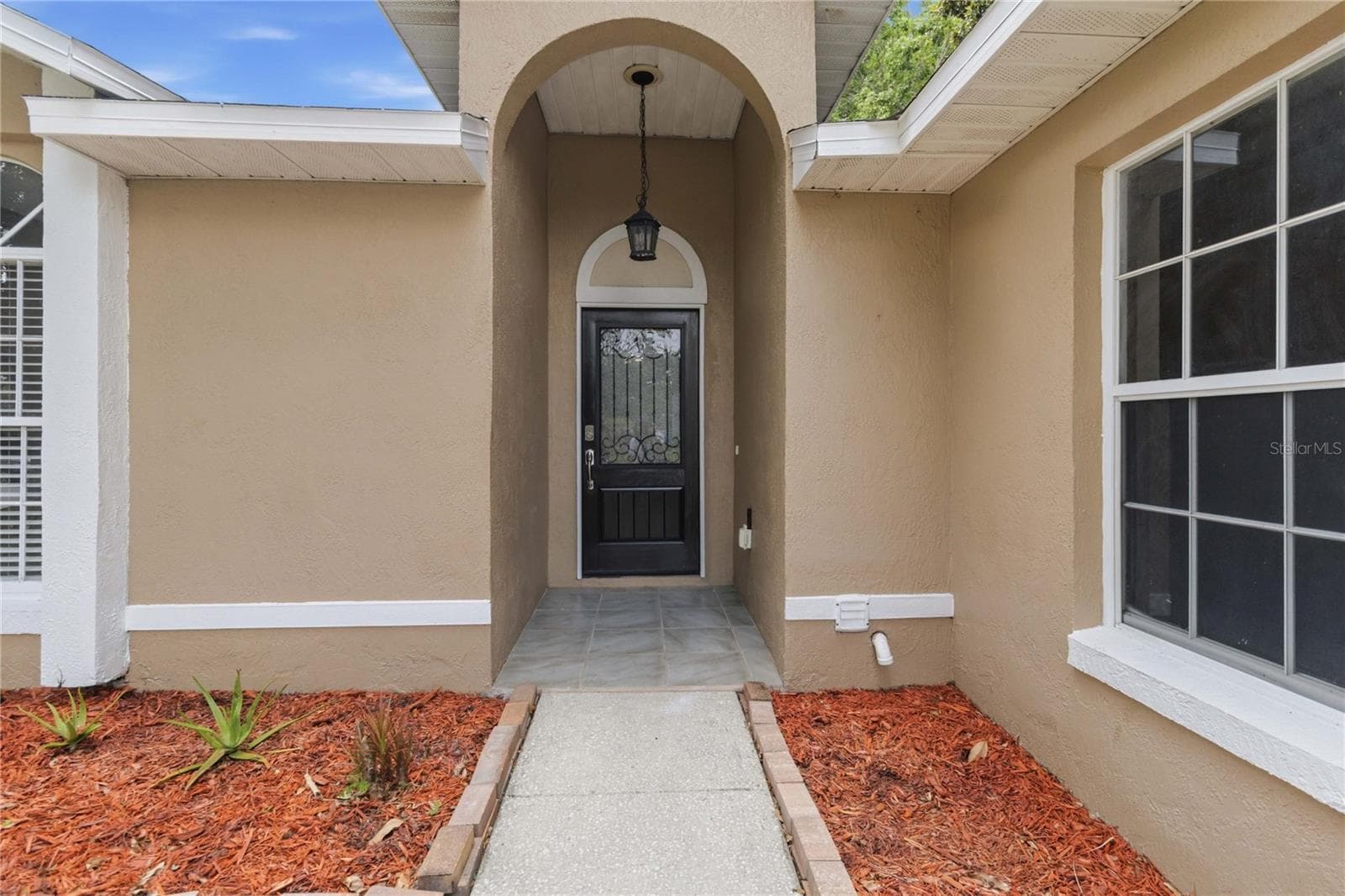Arched entryway and leaded-glass door welcomes you home - 1564 CYPRESS WOODS CIR, ST CLOUD