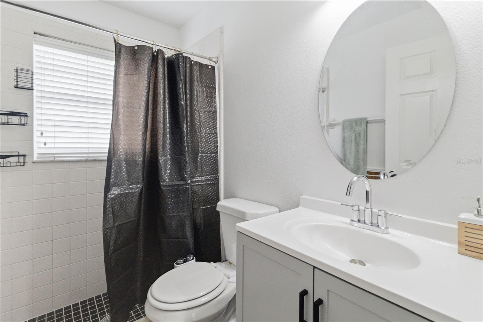 Bathroom 2 with tile shower and newer vanity - 1564 CYPRESS WOODS CIR, ST CLOUD