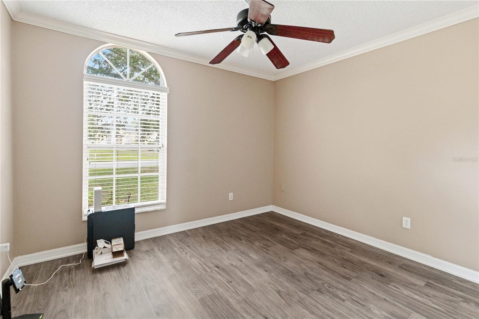 Bedroom 3 with arched window, ceiling fan and laminate flooring - 1564 CYPRESS WOODS CIR, ST CLOUD