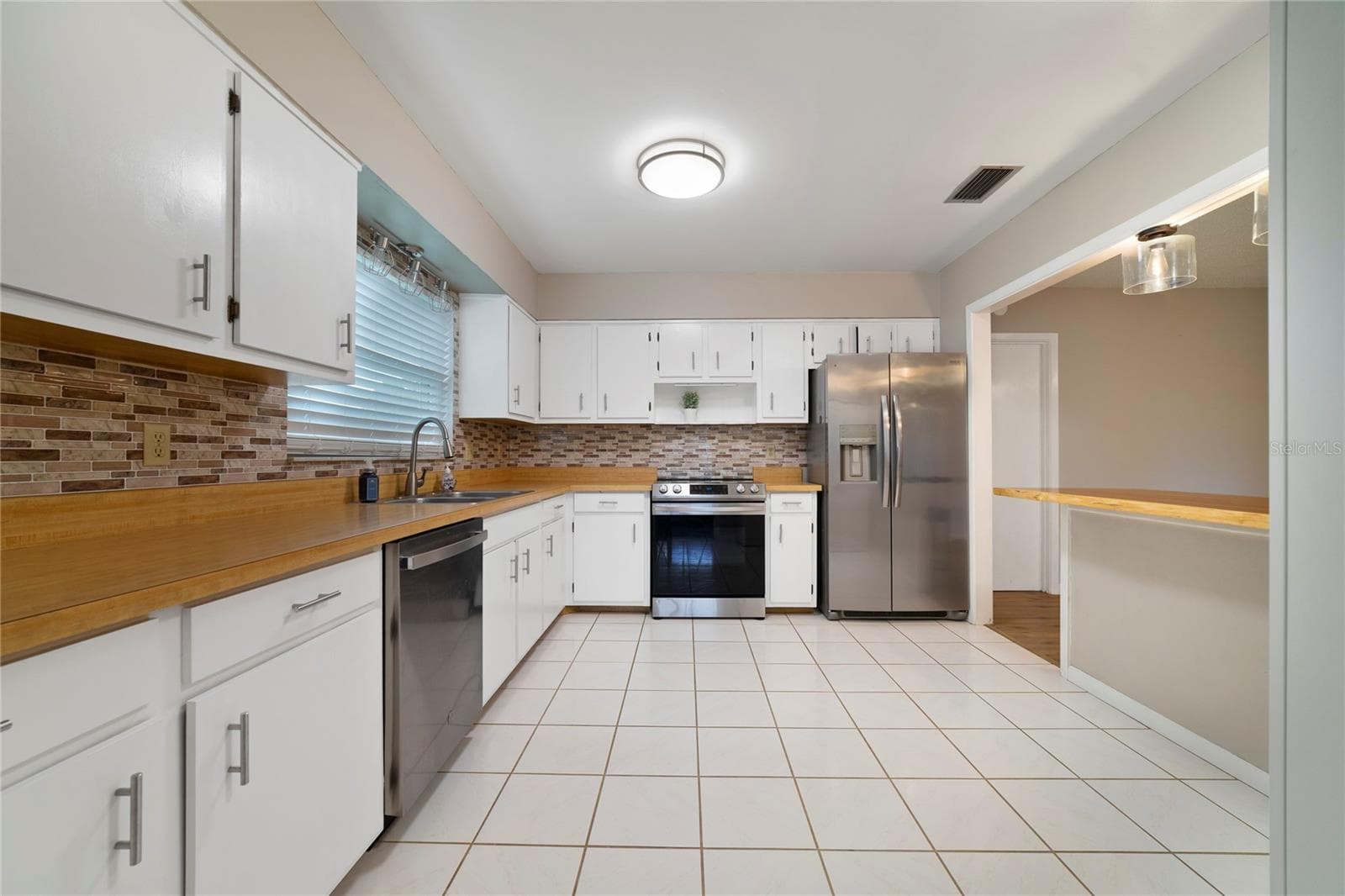 Single Family Residence at 146 MAYFAIR CT, SANFORD, photo 4 of 18