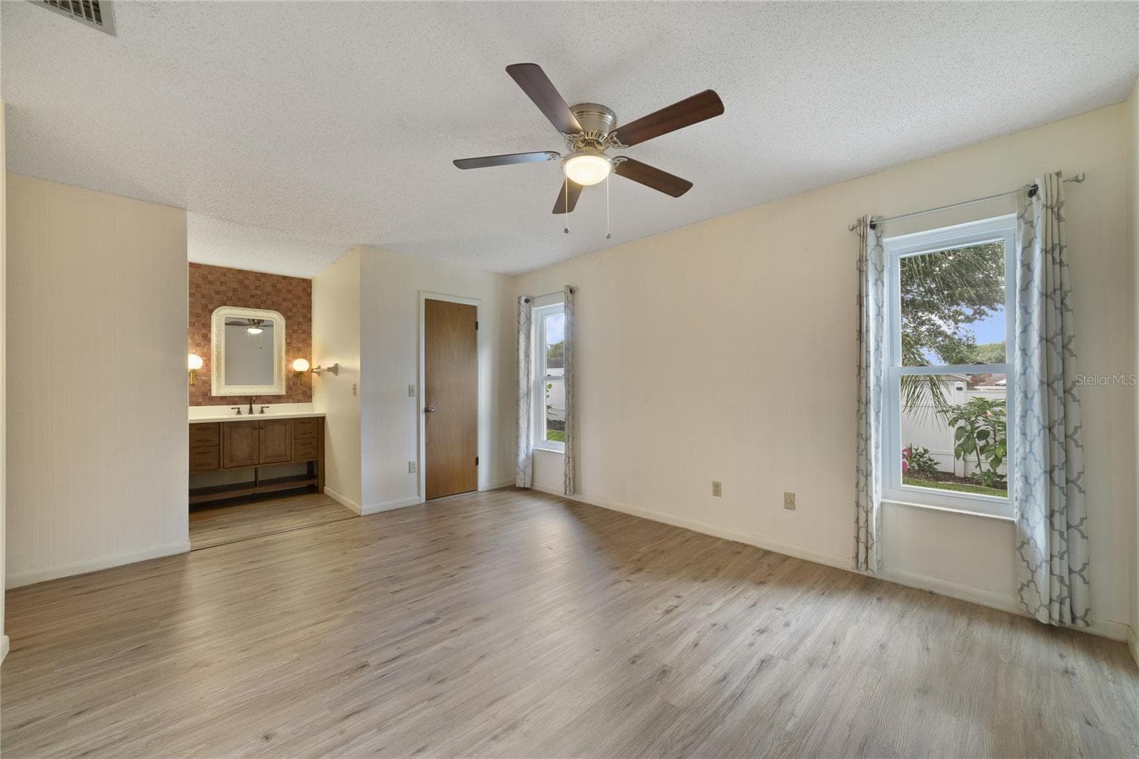 Single Family Residence at 146 MAYFAIR CT, SANFORD, photo 11 of 18
