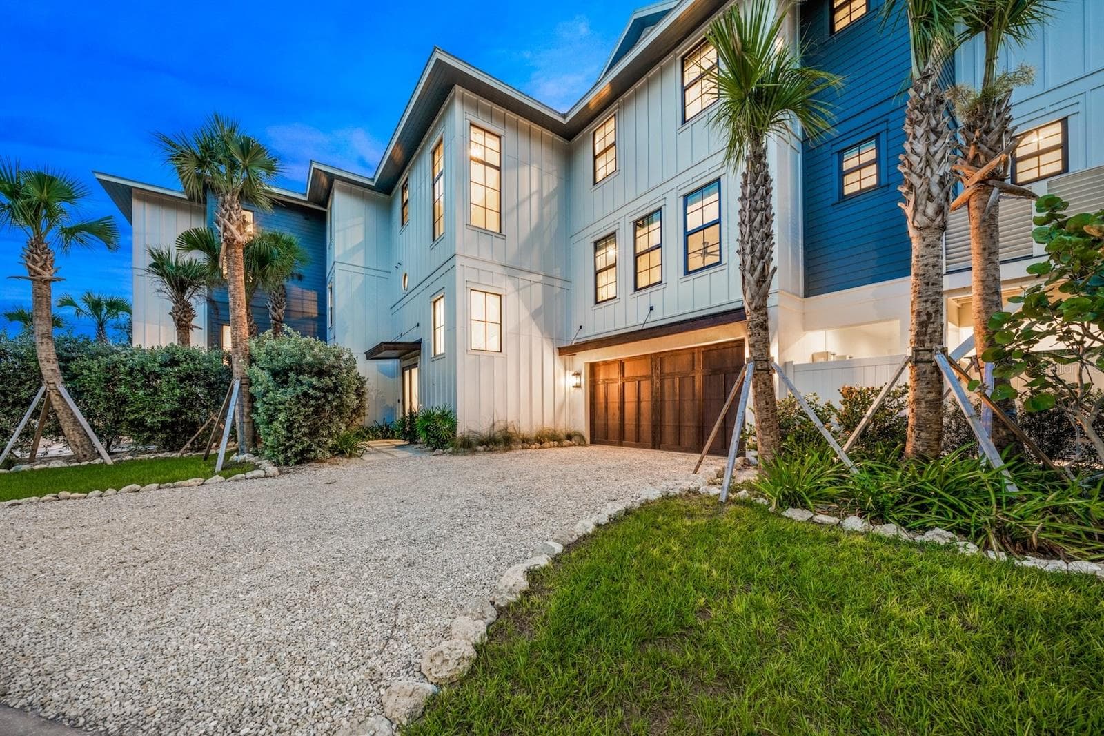 Duplex at POINT OF ROCKS TERRACE, SARASOTA, photo 2 of 66