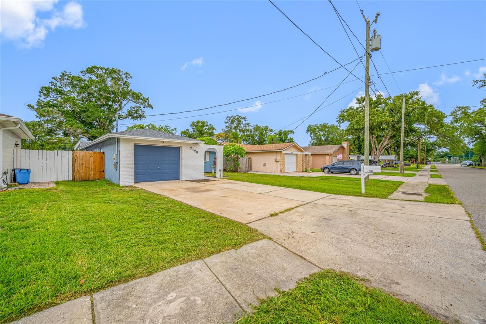 Spacious Driveway - 7128 64TH WAY N, PINELLAS PARK
