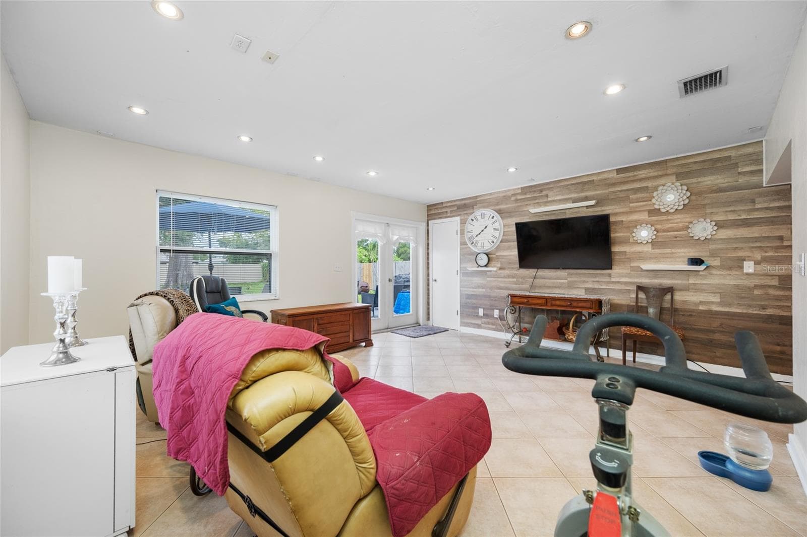 Living Room - 7128 64TH WAY N, PINELLAS PARK