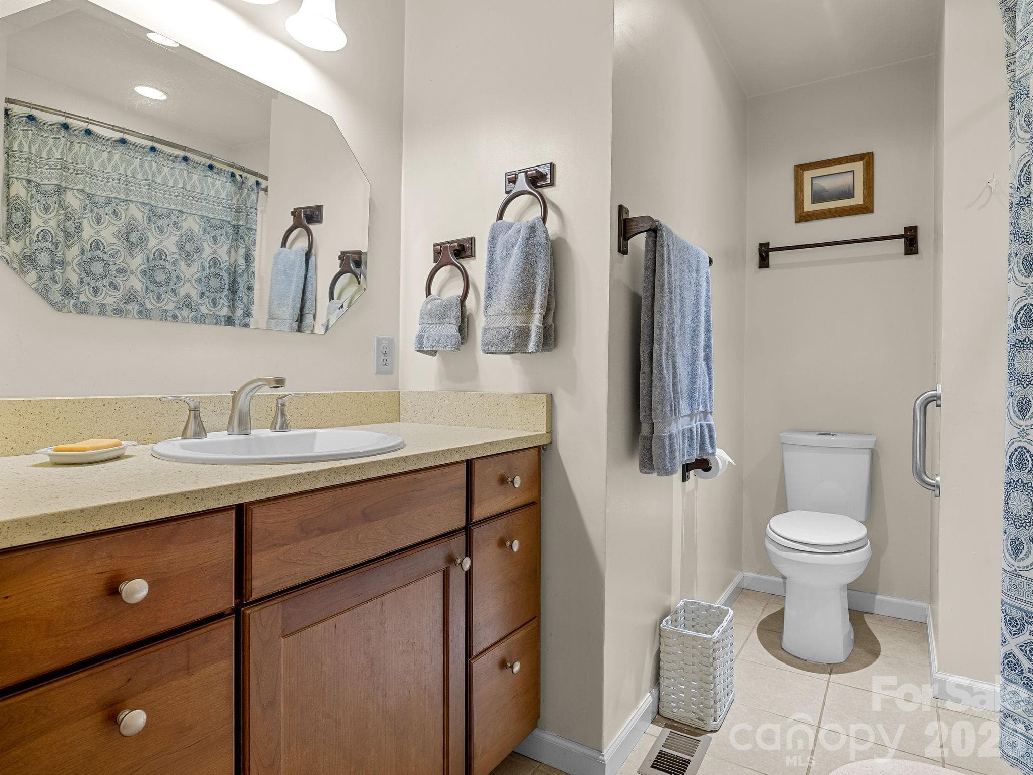 Primary, en-suite bath - 160 Caledonia Road, Landrum