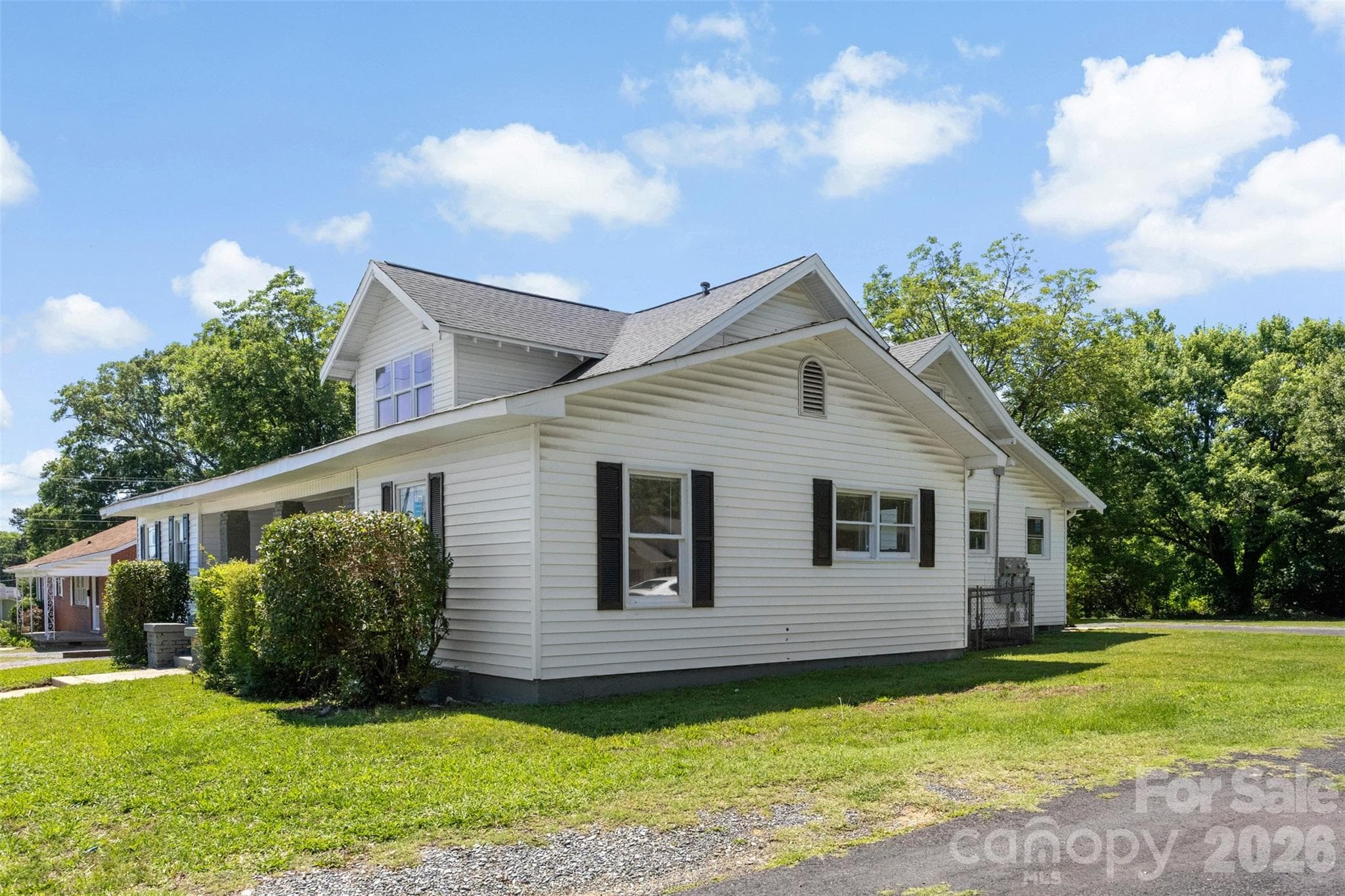 Triplex at Shelby, photo 4 of 47