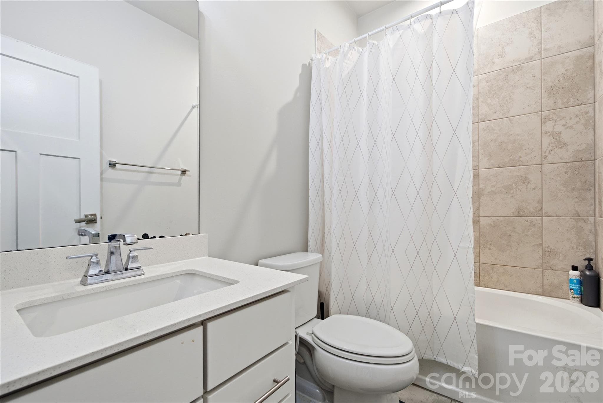 Shared full bathroom - 9116 Mallard Mills Drive, Charlotte