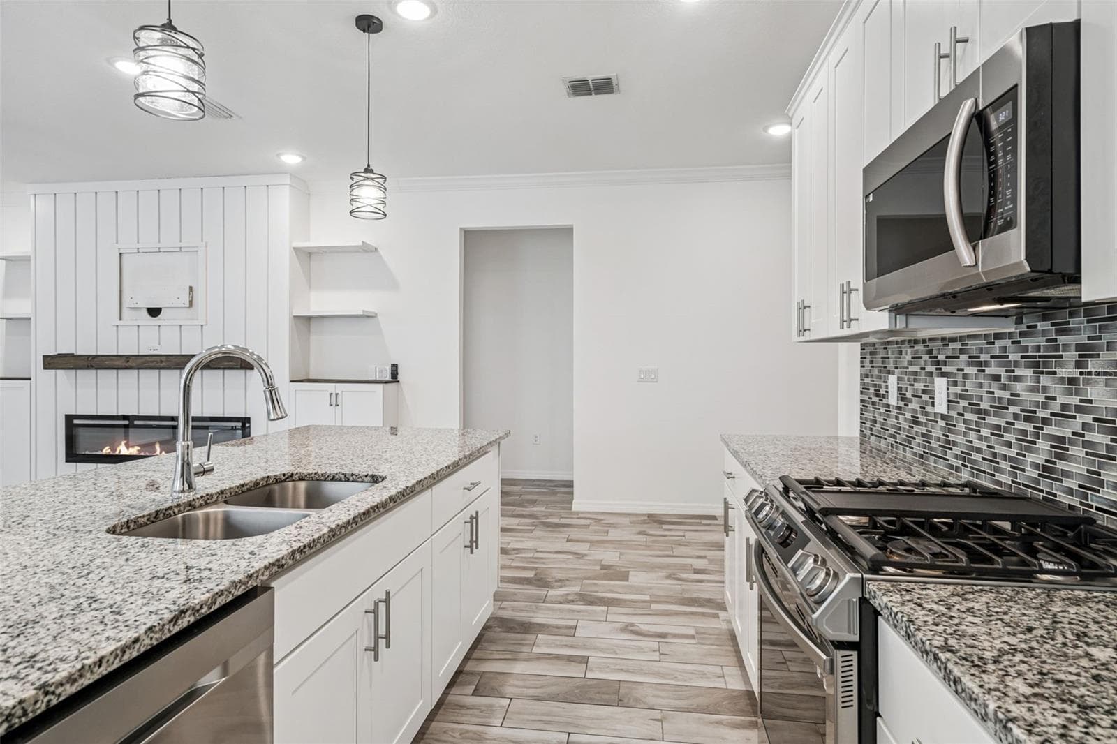 Single Family Residence at 1029 BRADFORD RIDGE DR, LEESBURG, photo 12 of 22