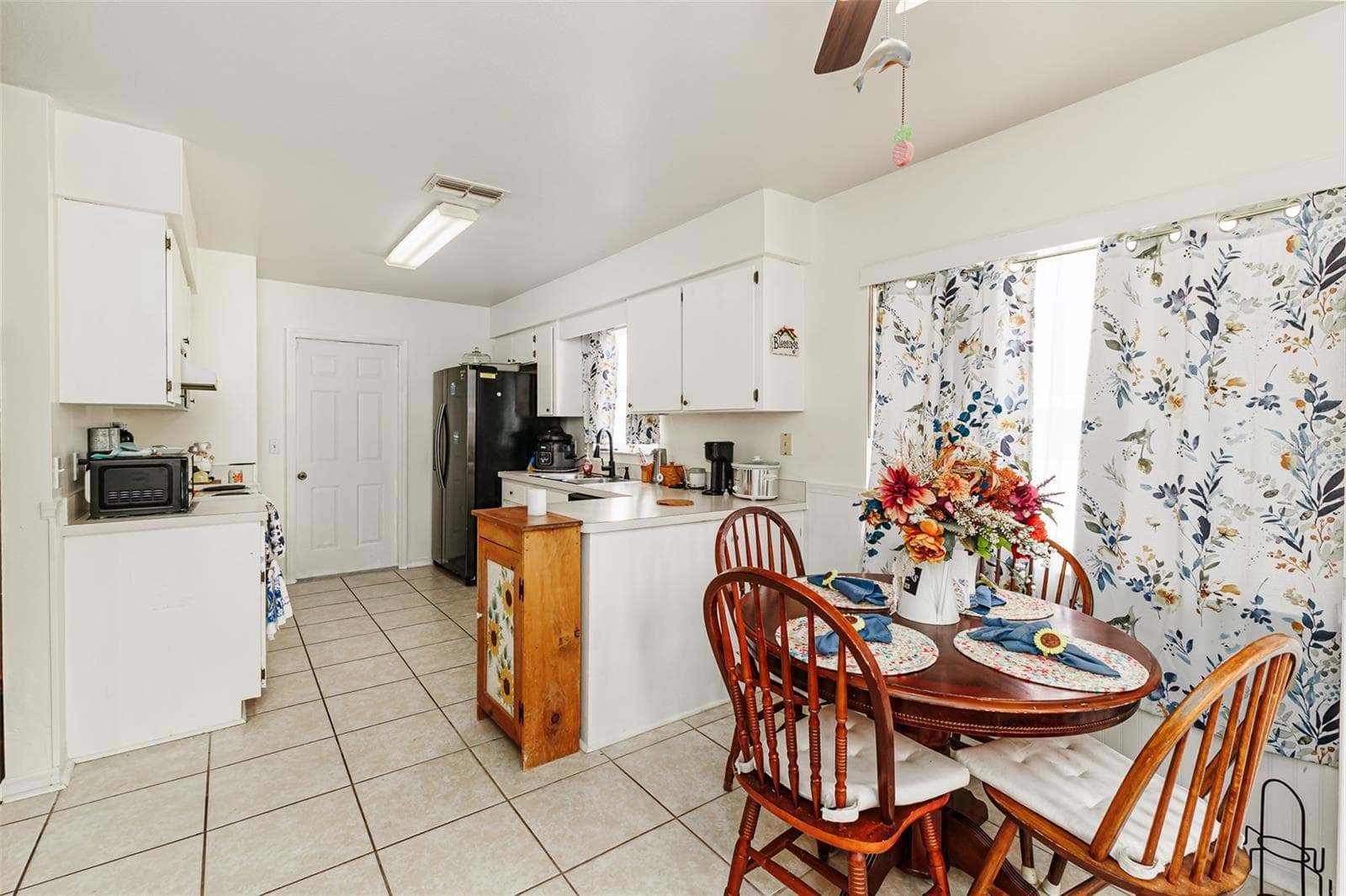Single Family Residence at 1836 PRAIRIE DUNES CIR N, LAKELAND, photo 7 of 36