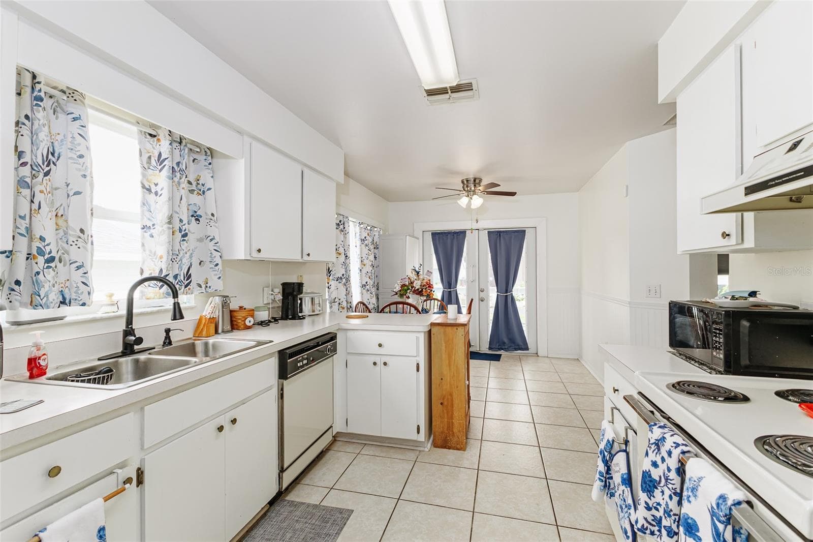 Single Family Residence at 1836 PRAIRIE DUNES CIR N, LAKELAND, photo 10 of 36