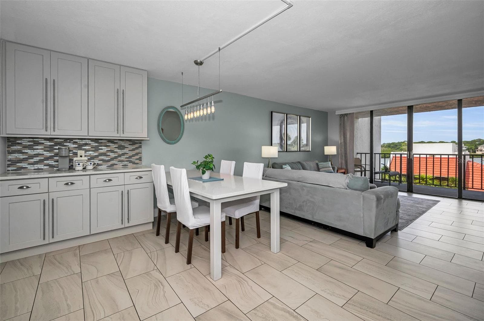 Buffet and Breakfast Bar - 19111 VISTA BAY DR #304, INDIAN SHORES