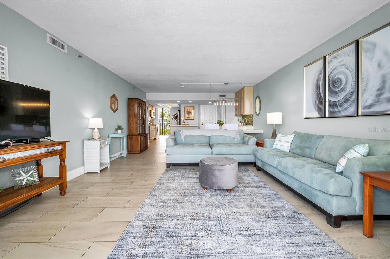 Large living and dining area - 19111 VISTA BAY DR #304, INDIAN SHORES