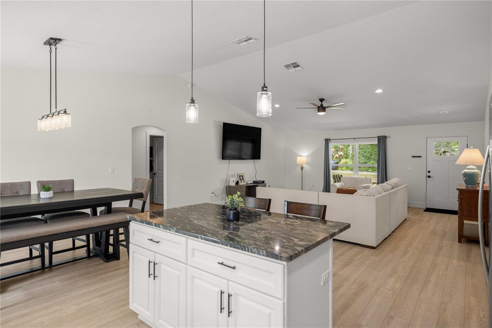 View into Living Room - 6962 SE 124TH ST, BELLEVIEW