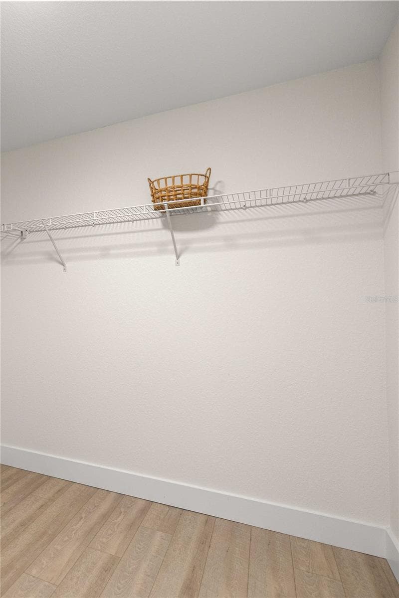 Oversized Primary Walk in Closet - 6962 SE 124TH ST, BELLEVIEW