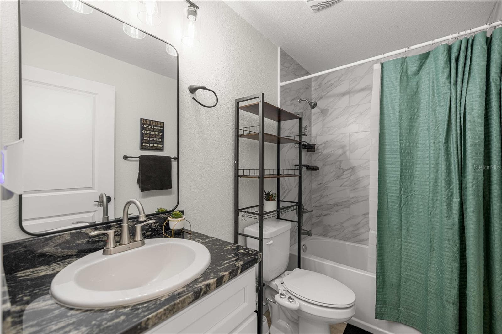 Guest Bath - 6962 SE 124TH ST, BELLEVIEW