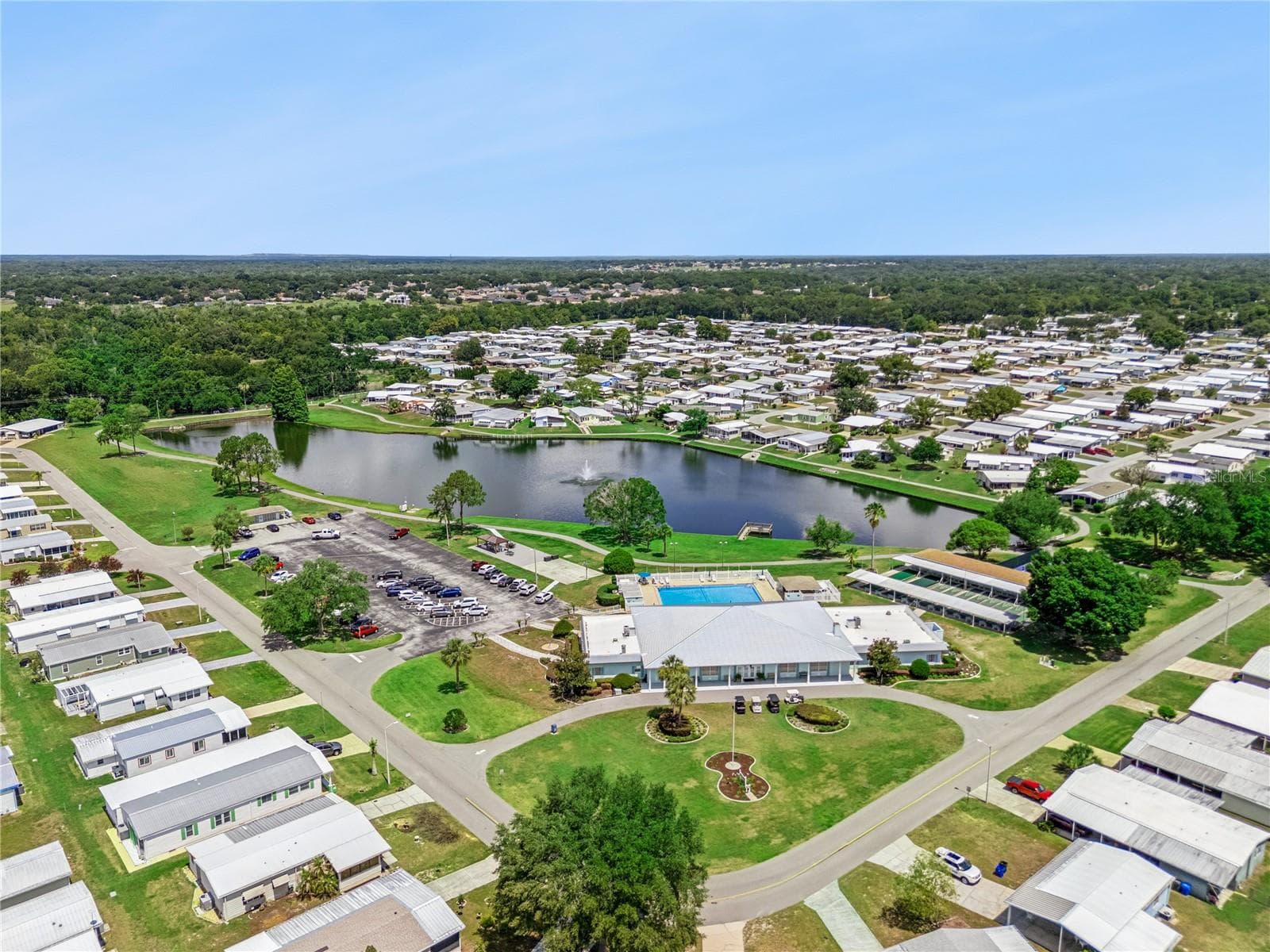 Manufactured Home at 5035 LODGEWOOD DR, LAKELAND, photo 15 of 28