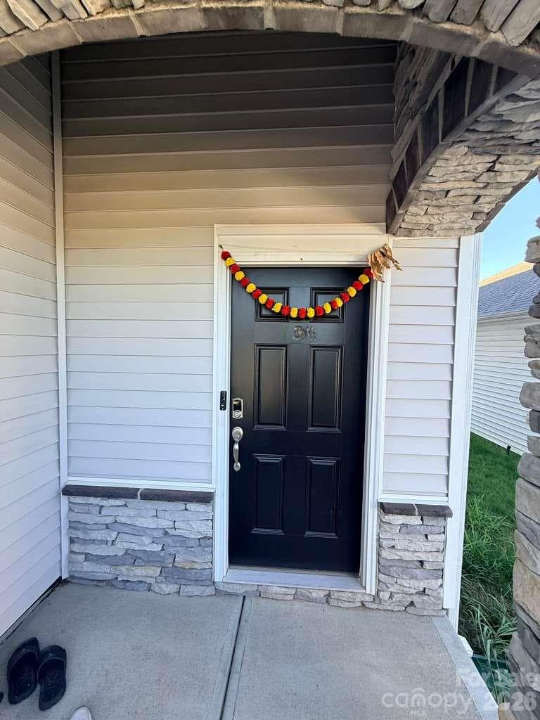 Single Family Residence at 11908 Redleaf Drive, Charlotte, photo 3 of 24