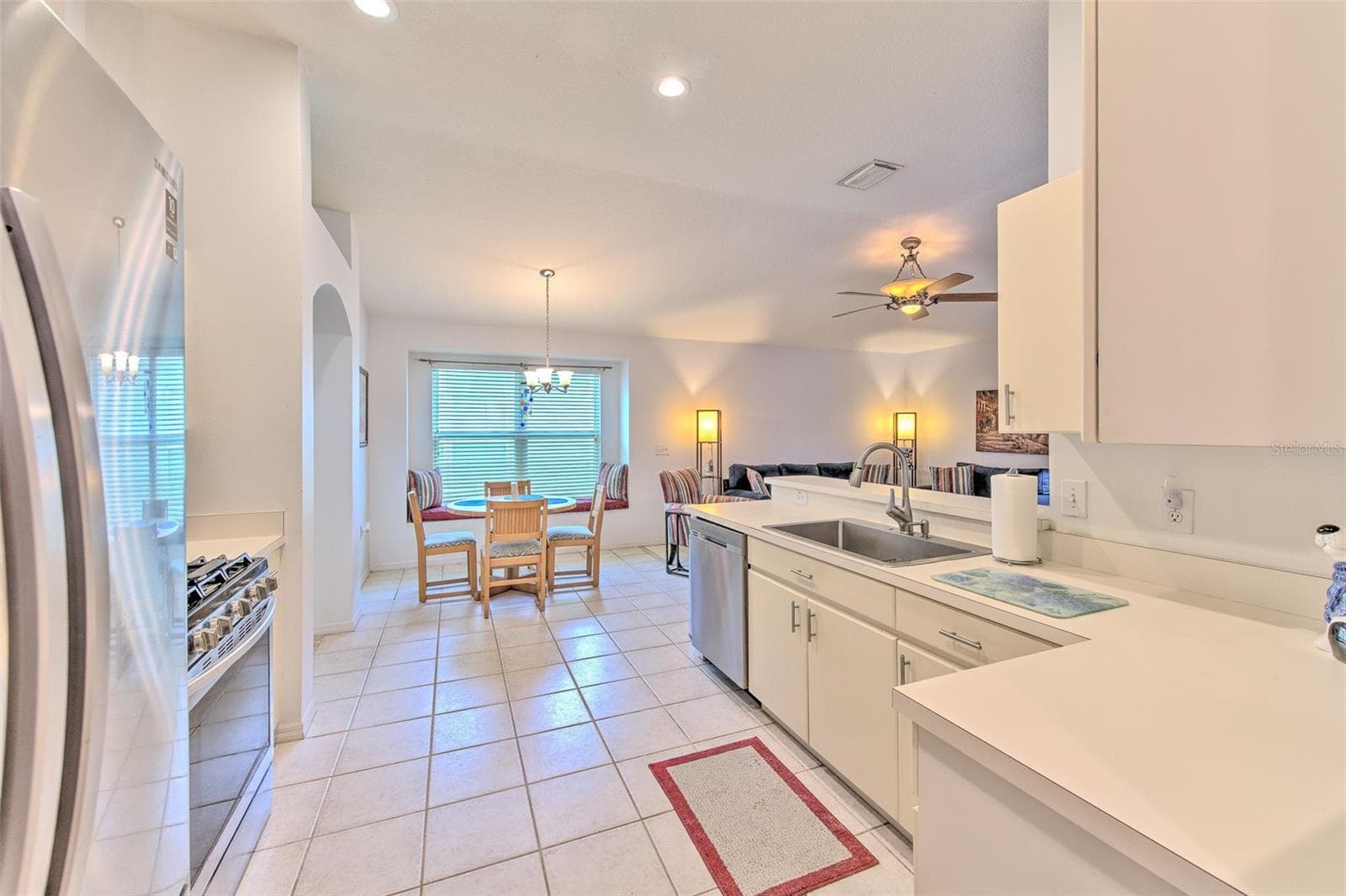Kitchen looking towards Dinette - 30914 BURLEIGH DR, WESLEY CHAPEL