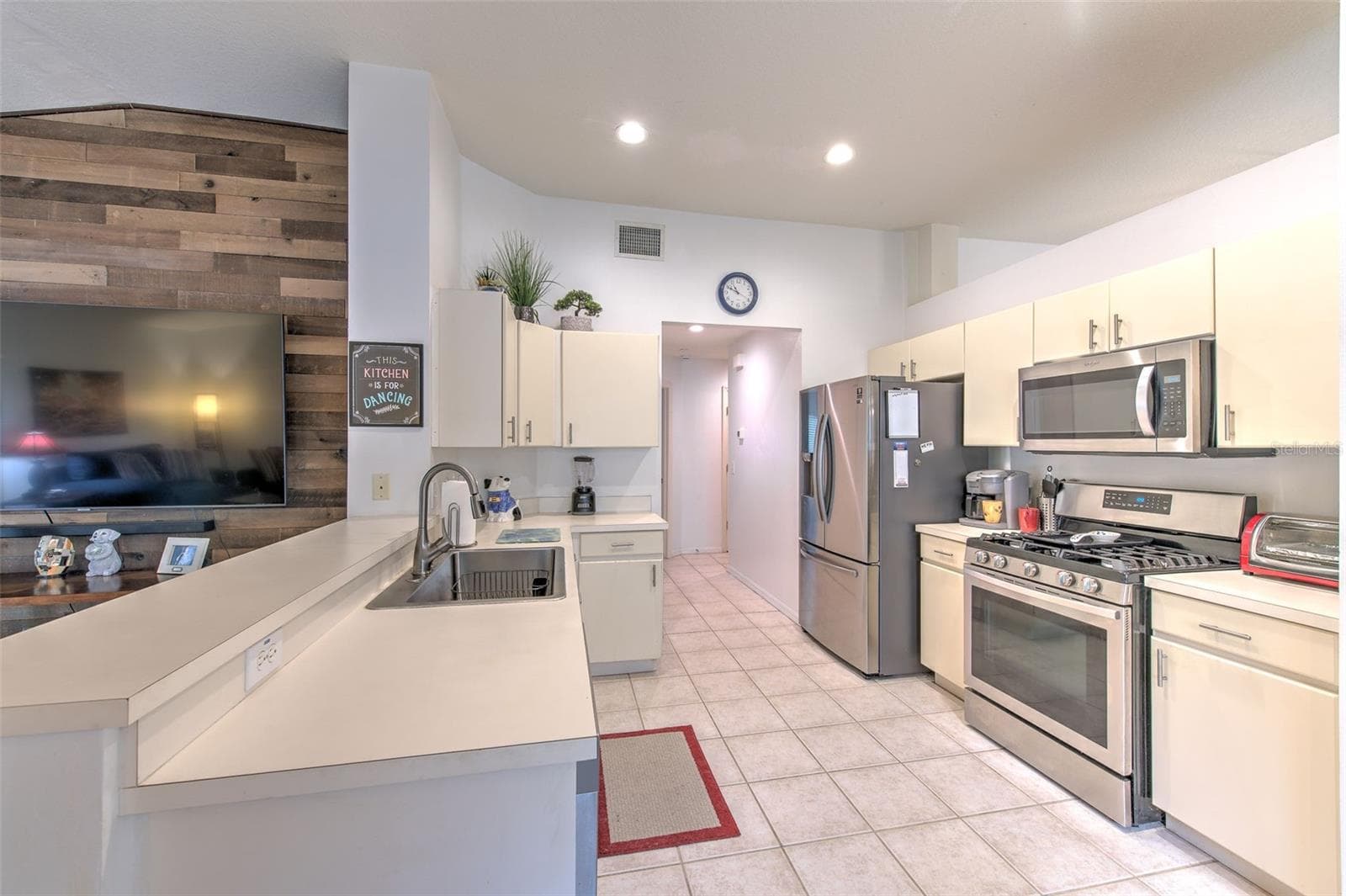 Kitchen - 30914 BURLEIGH DR, WESLEY CHAPEL