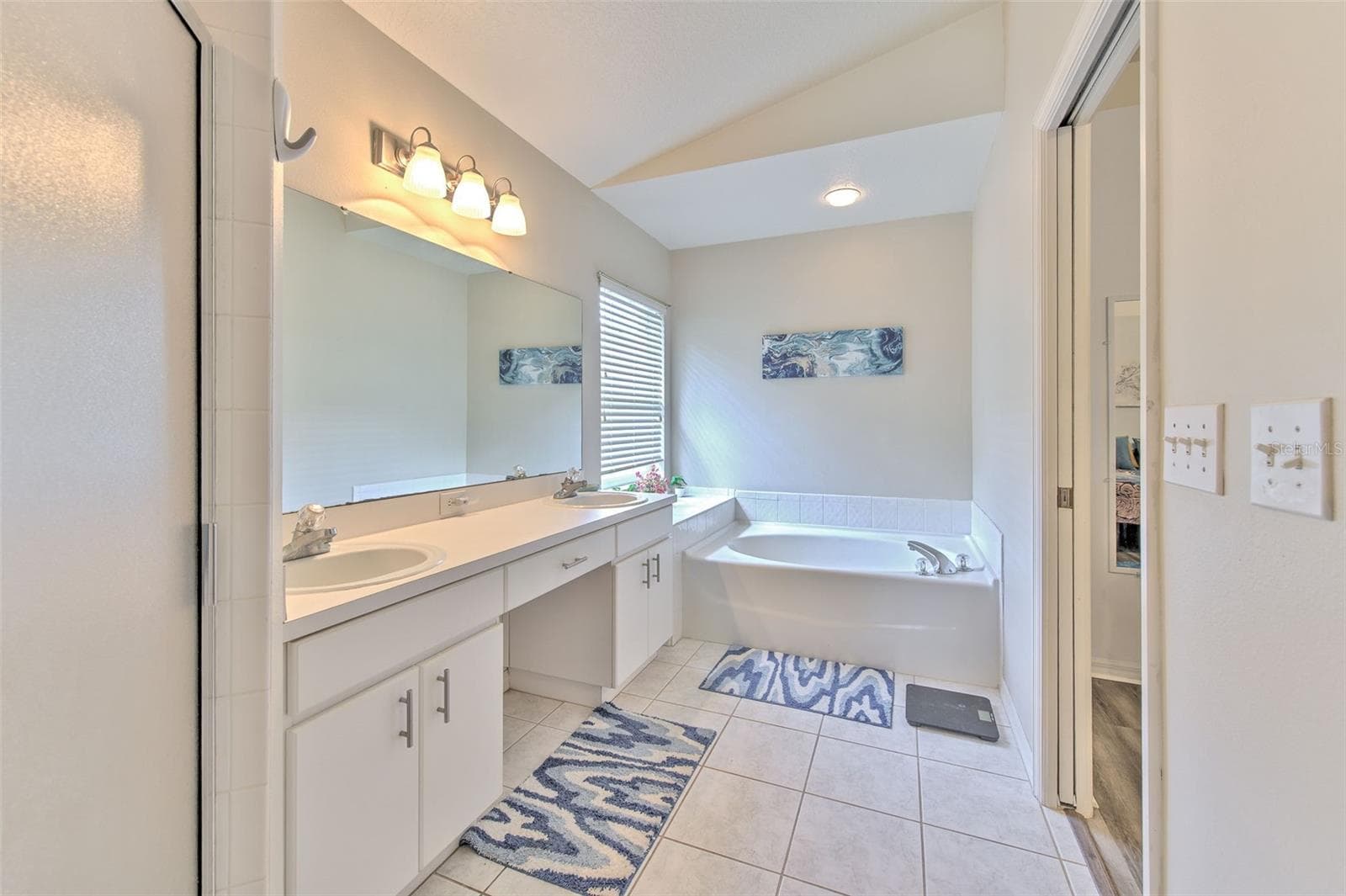 Garden tub in Master - 30914 BURLEIGH DR, WESLEY CHAPEL