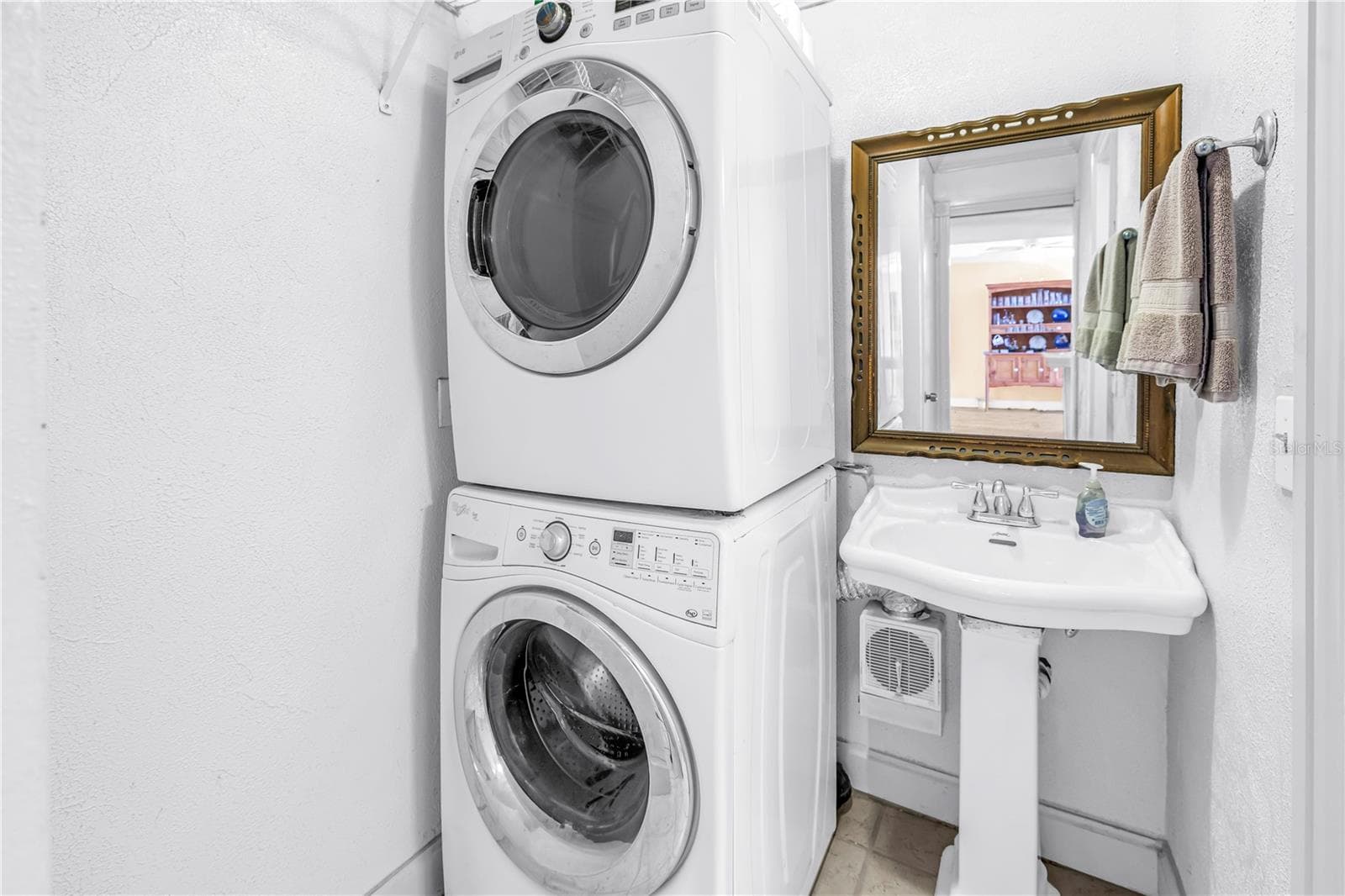 In unit full size laundry - 3580 41ST LN S #I, ST PETERSBURG