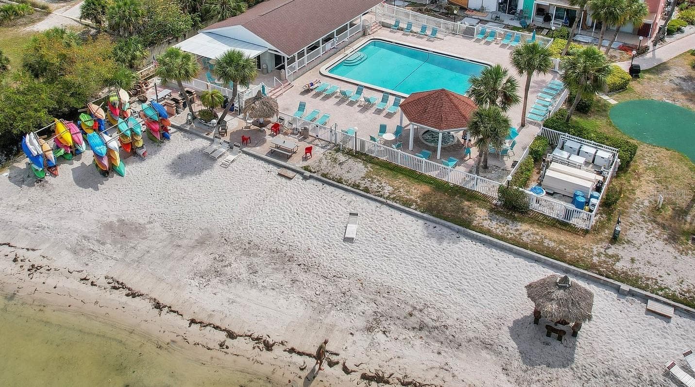 Beach pool, spa and clubhouse - 3580 41ST LN S #I, ST PETERSBURG