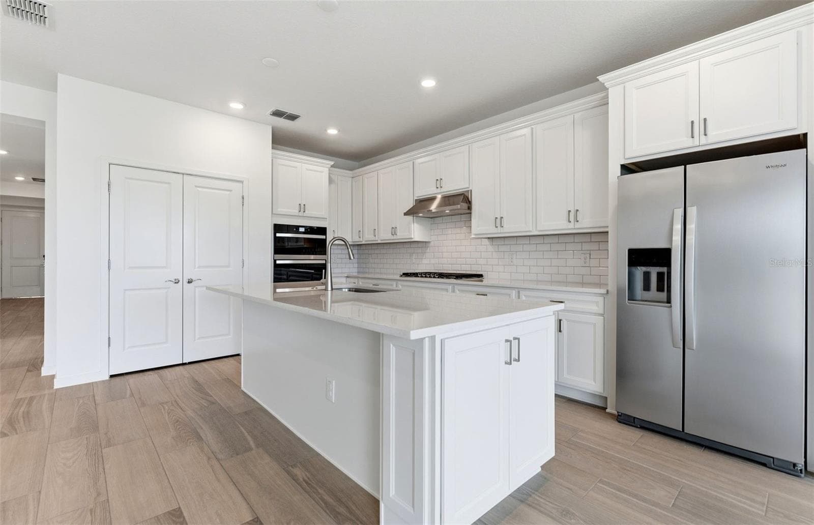 Stylish Kitchen - 37821 CLINCH CIR, ZEPHYRHILLS
