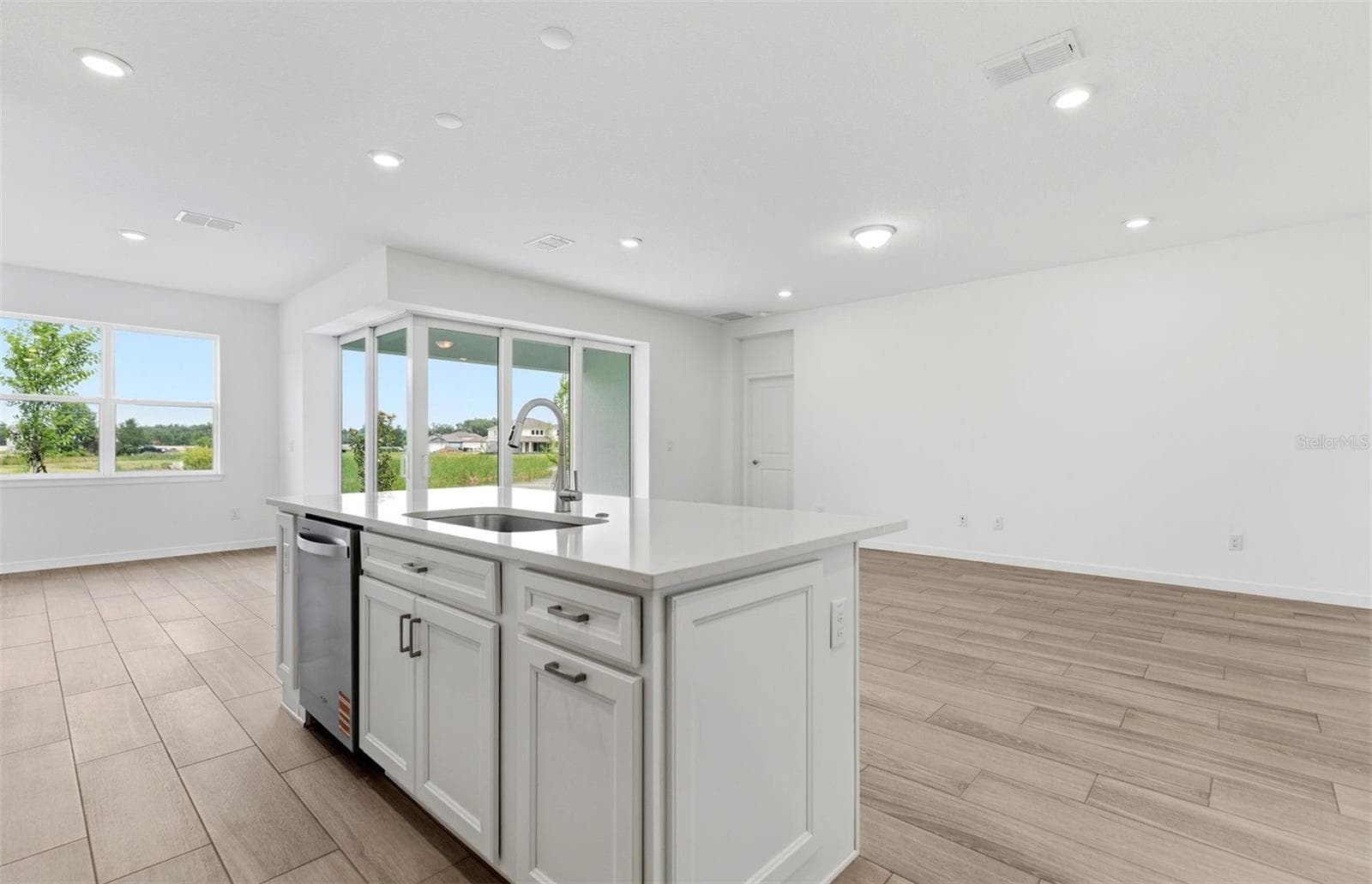 Center Island w/Storage - 37821 CLINCH CIR, ZEPHYRHILLS