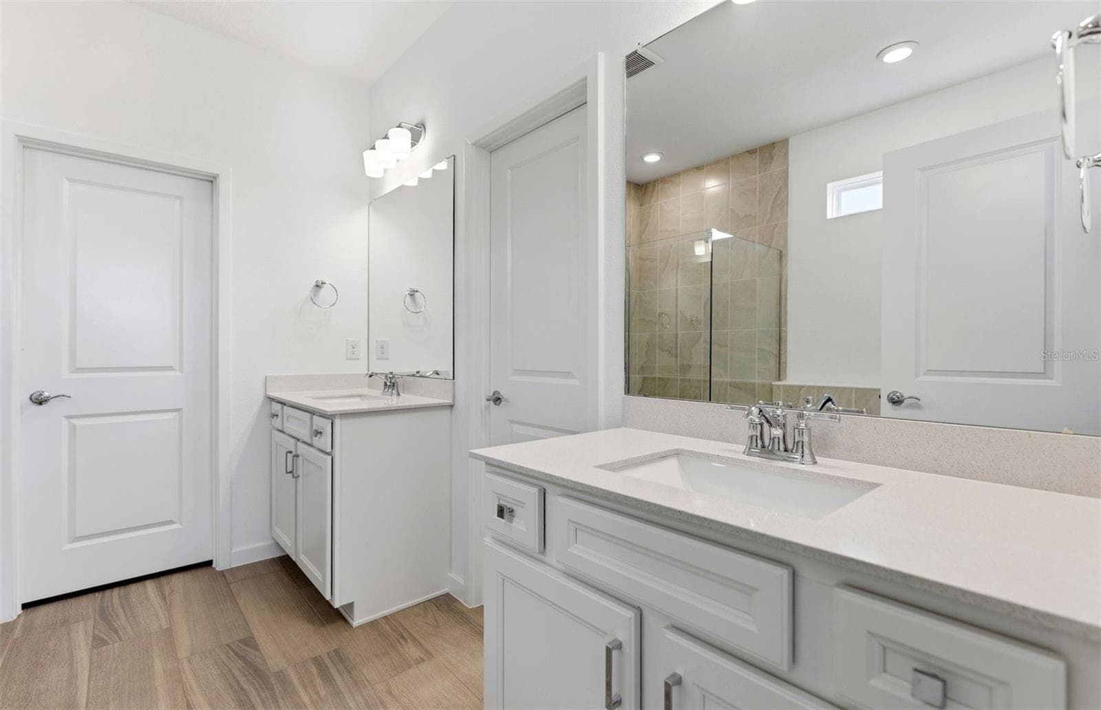 Owner's Bath w/Dual Sinks - 37821 CLINCH CIR, ZEPHYRHILLS