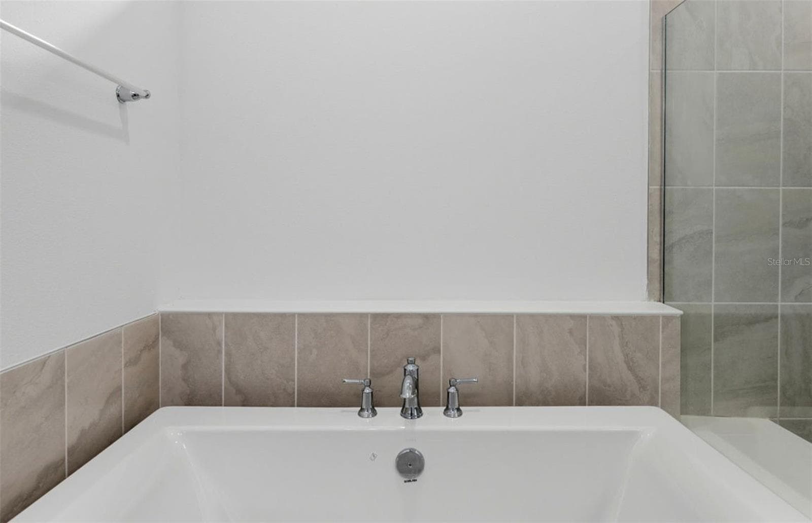 Owner's Tub - 37821 CLINCH CIR, ZEPHYRHILLS