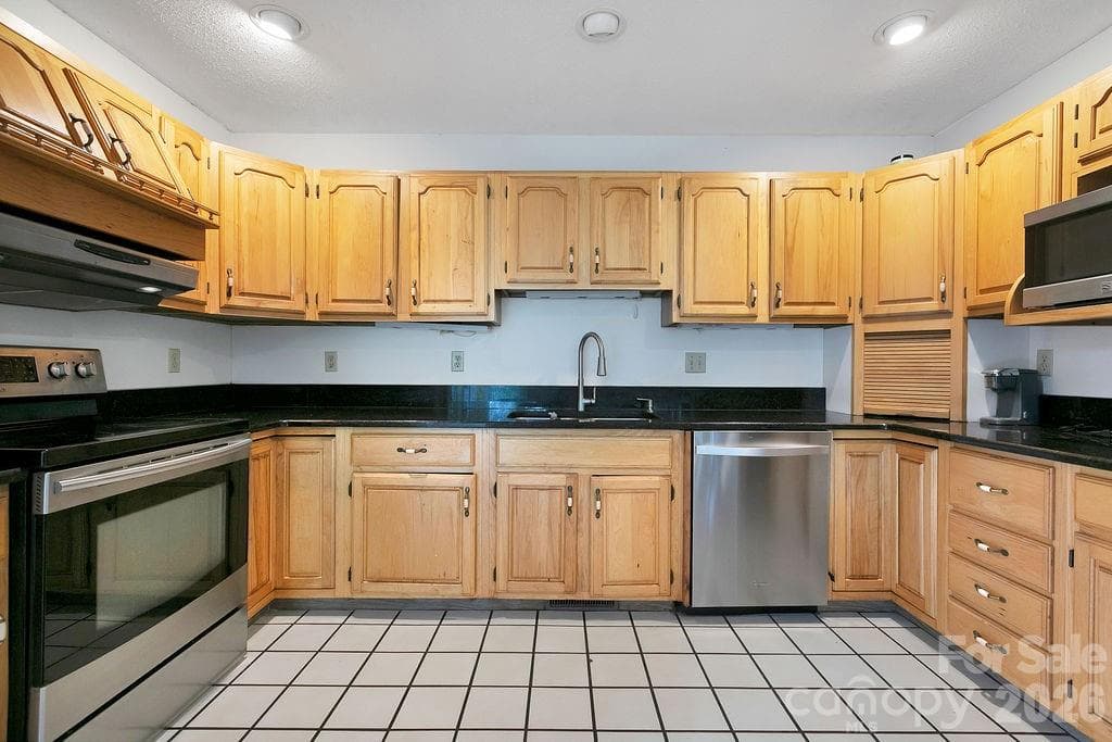 Single Family Residence at 547 Windover Drive, Brevard, photo 11 of 48