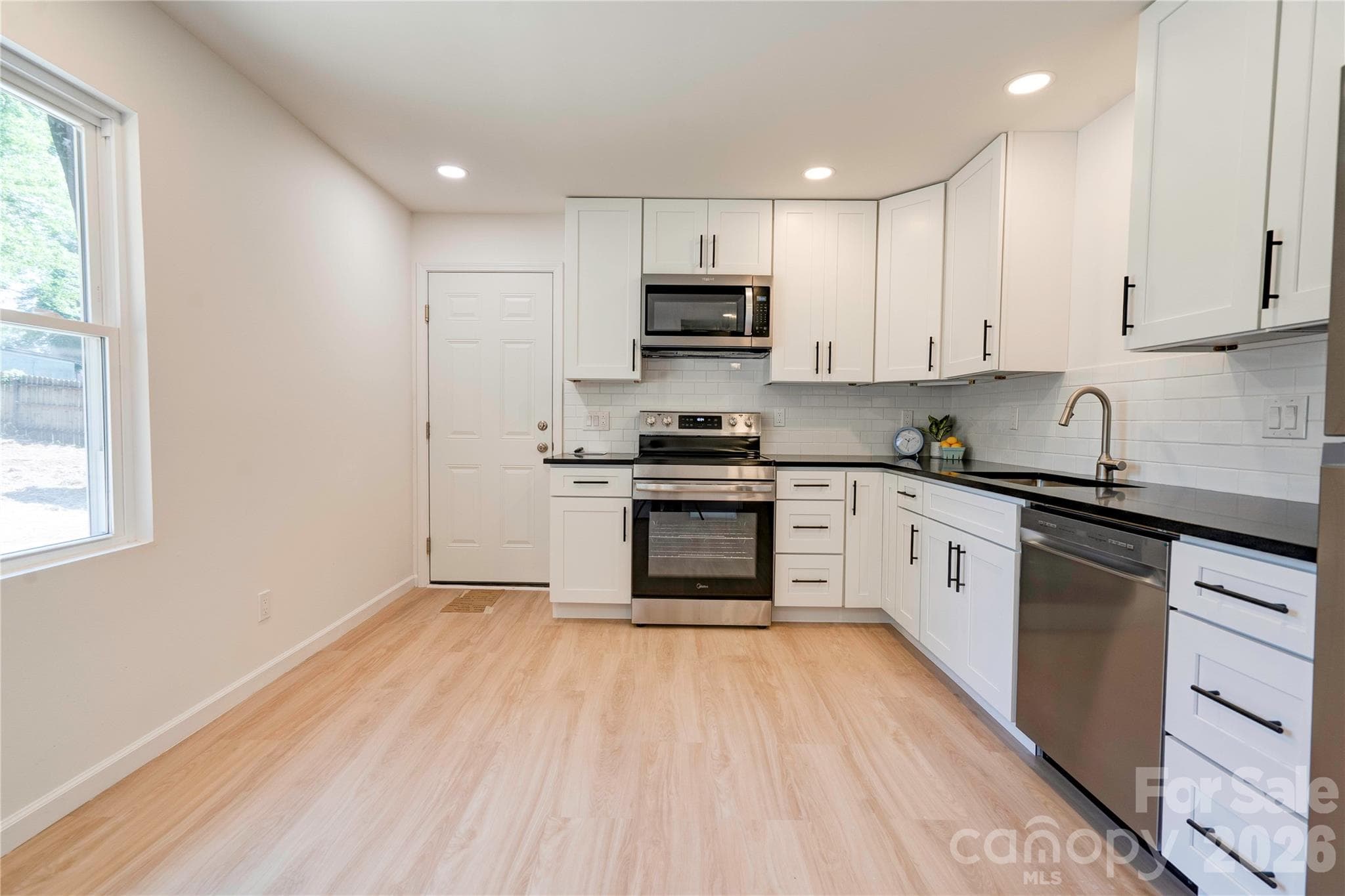 Single Family Residence at 2994 Lutz Boulevard, Newton, photo 5 of 36