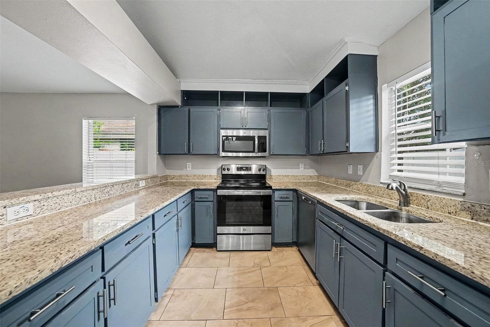 Single Family Residence at 4803 DUNQUIN PL, TAMPA, photo 2 of 20