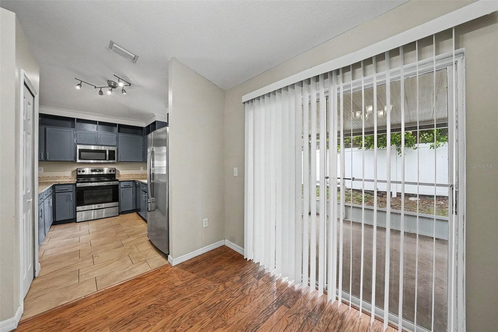 Single Family Residence at 4803 DUNQUIN PL, TAMPA, photo 3 of 20