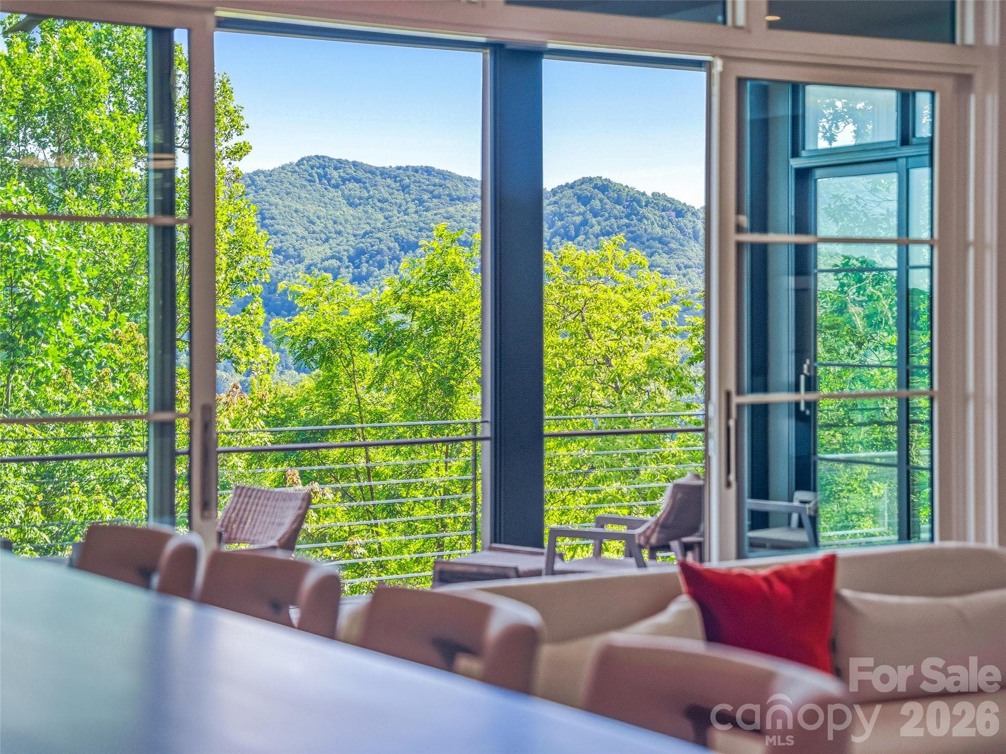 Seamless connection between entertaining spaces and outdoor scenery - 1121 Timberbluff Way, Arden