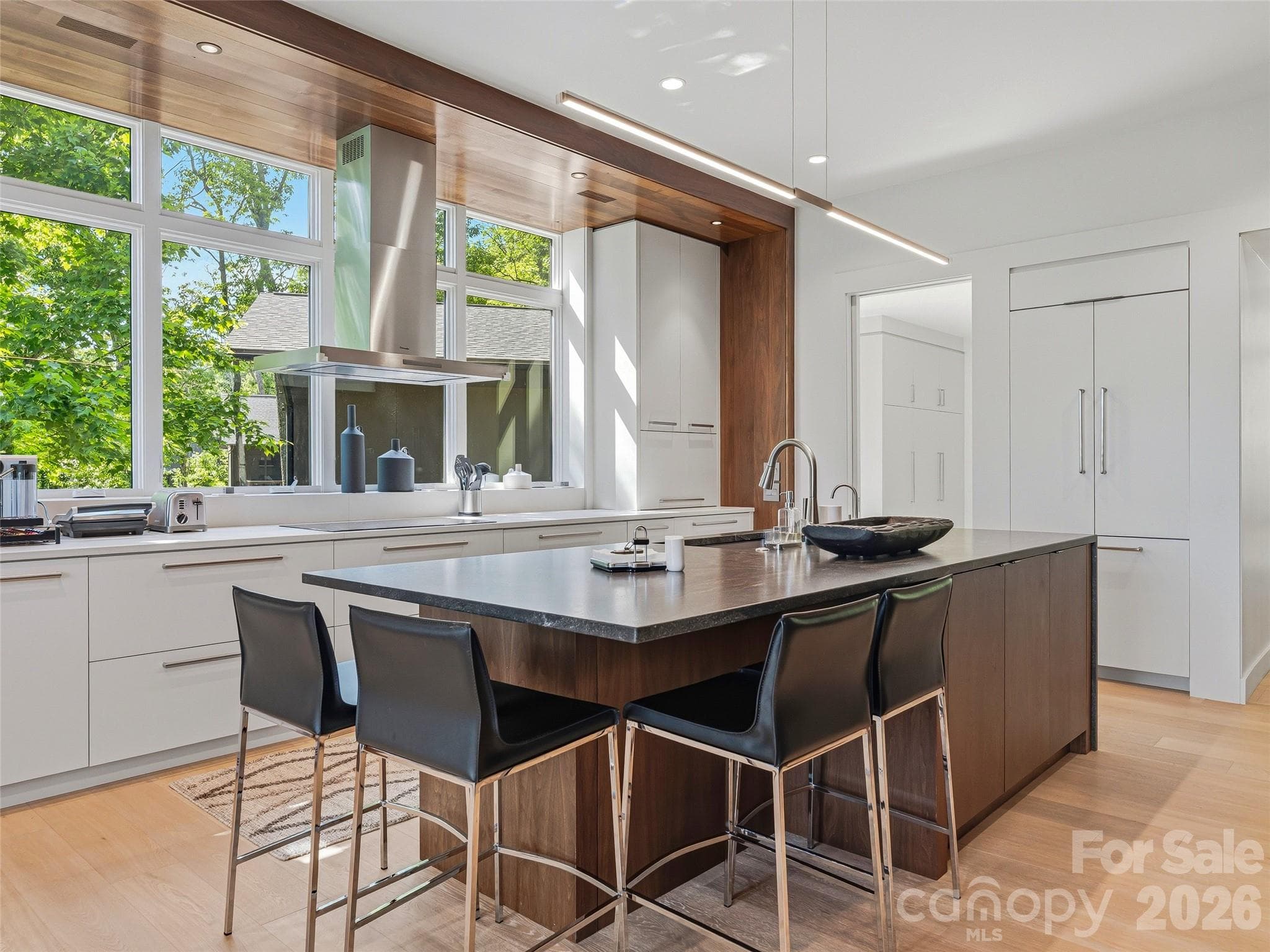Designer kitchen featuring premium appliances and exceptional craftsmanship - 1121 Timberbluff Way, Arden