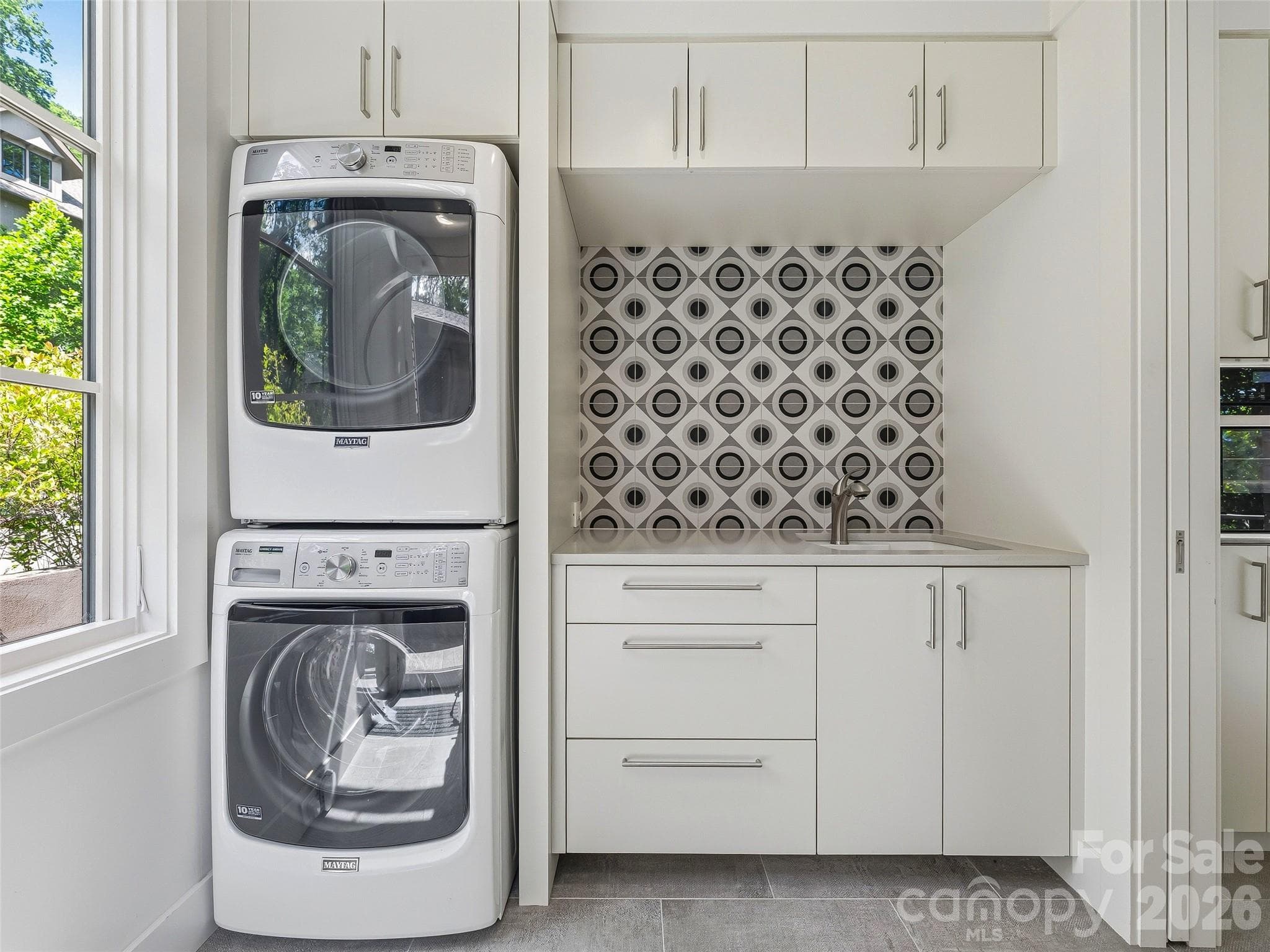 Spacious laundry room with abundant storage - 1121 Timberbluff Way, Arden
