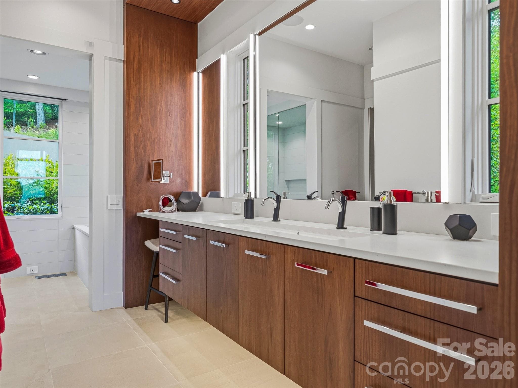 Spa-inspired primary bath with soaking tub - 1121 Timberbluff Way, Arden