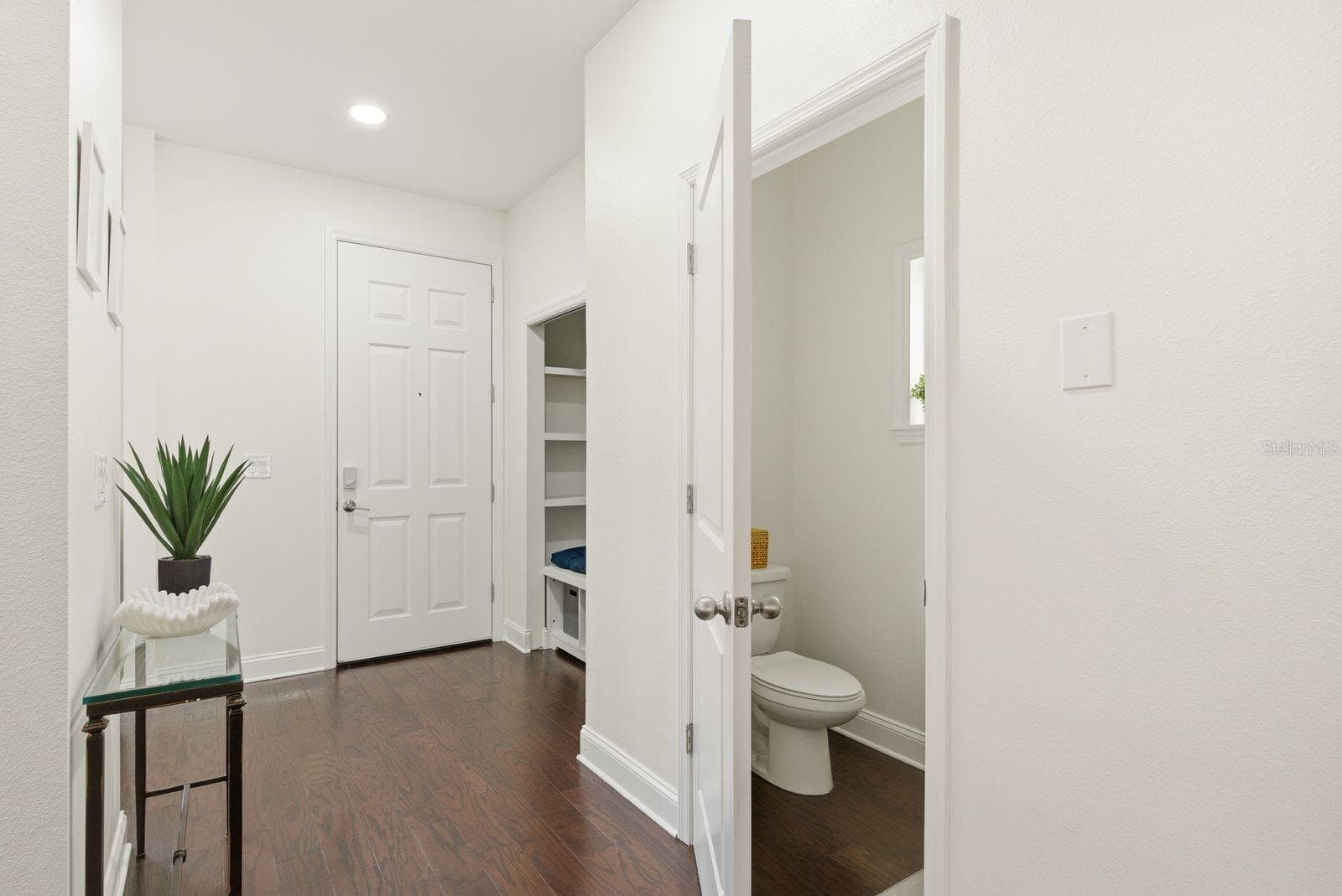 Hall and Guest Bathroom - 4920 3RD ST N, ST PETERSBURG
