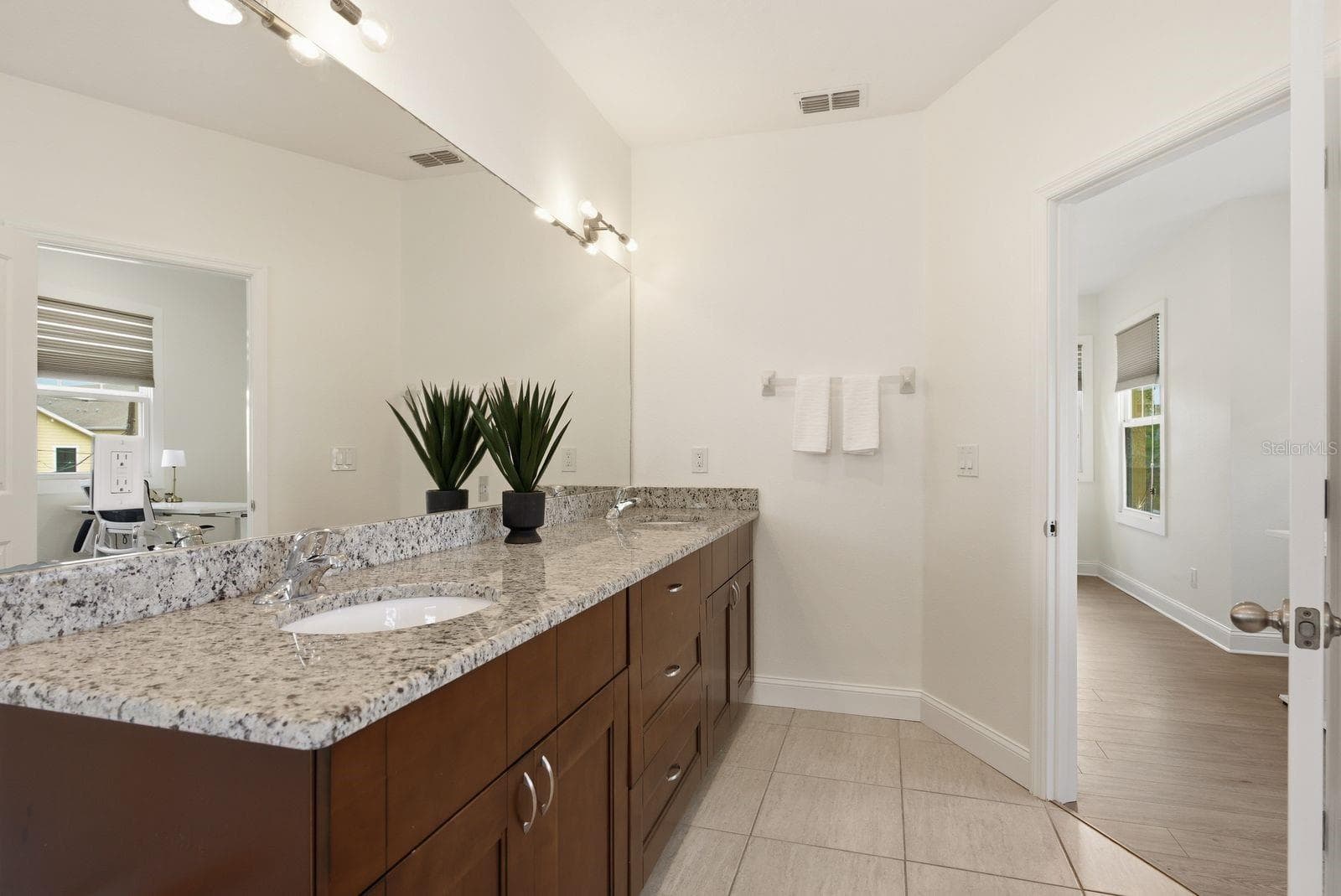 Primary Bathroom - 4920 3RD ST N, ST PETERSBURG