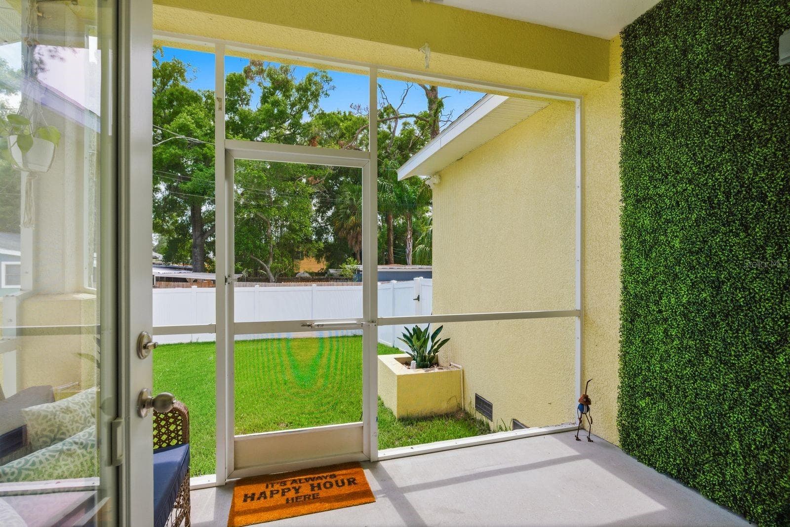 Screened Porch - 4920 3RD ST N, ST PETERSBURG