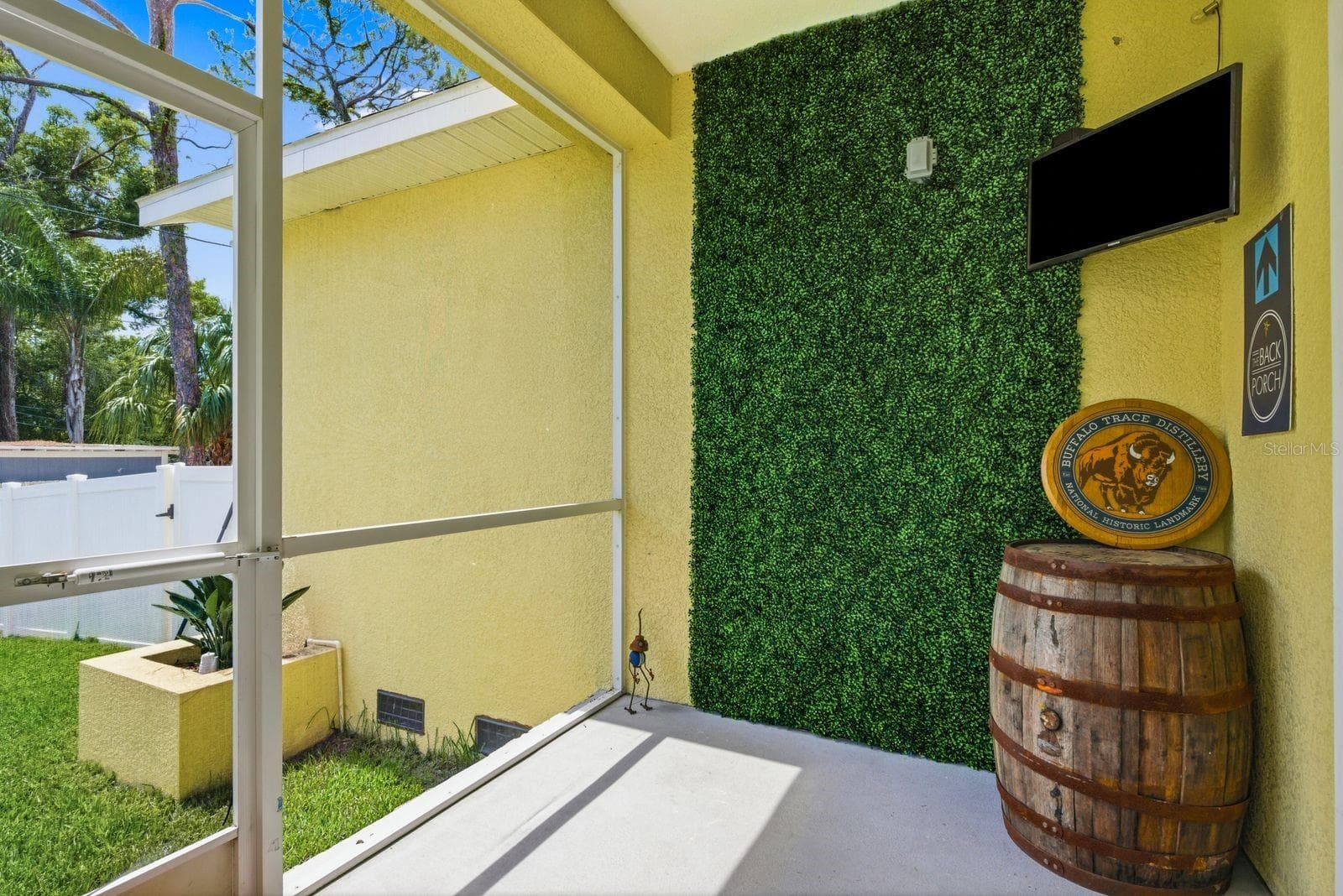 Screened Porch - 4920 3RD ST N, ST PETERSBURG