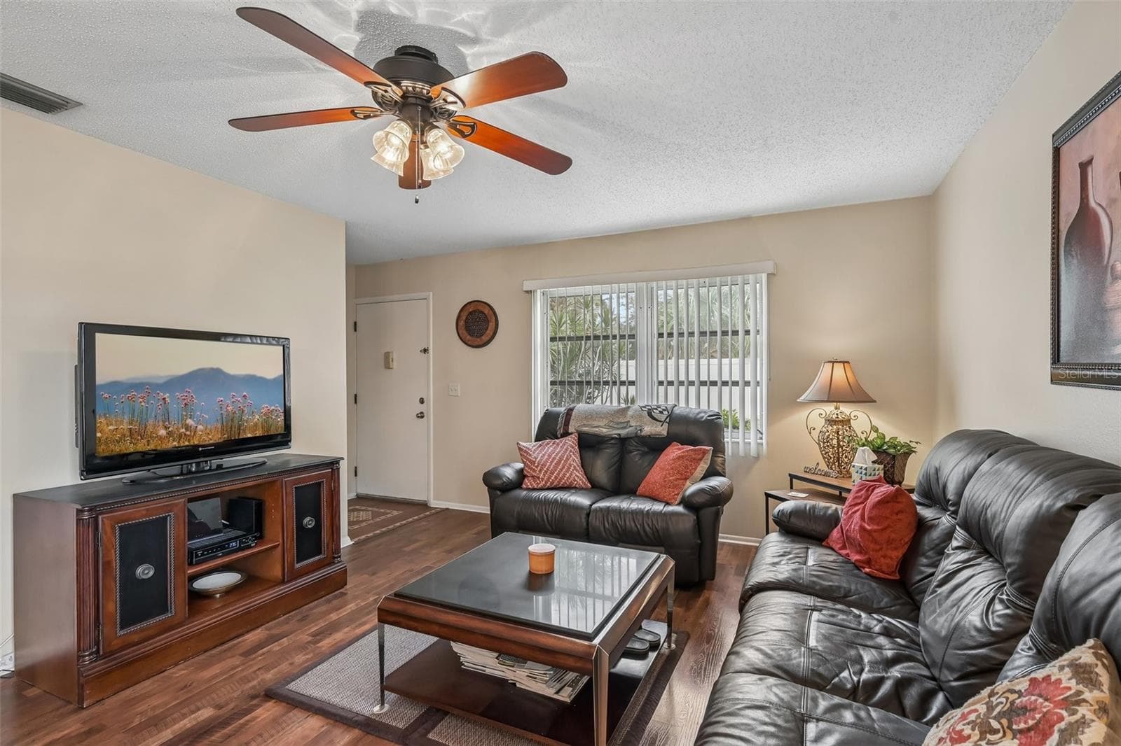 Living Room - 390 301 BLVD W #4D, BRADENTON