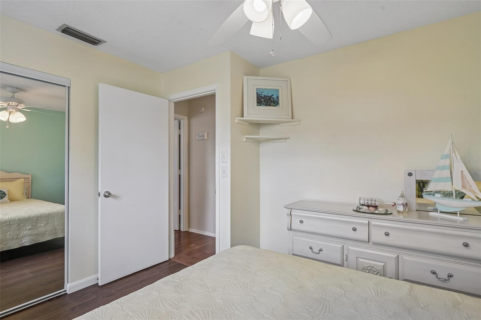 Guest Bedroom - 390 301 BLVD W #4D, BRADENTON